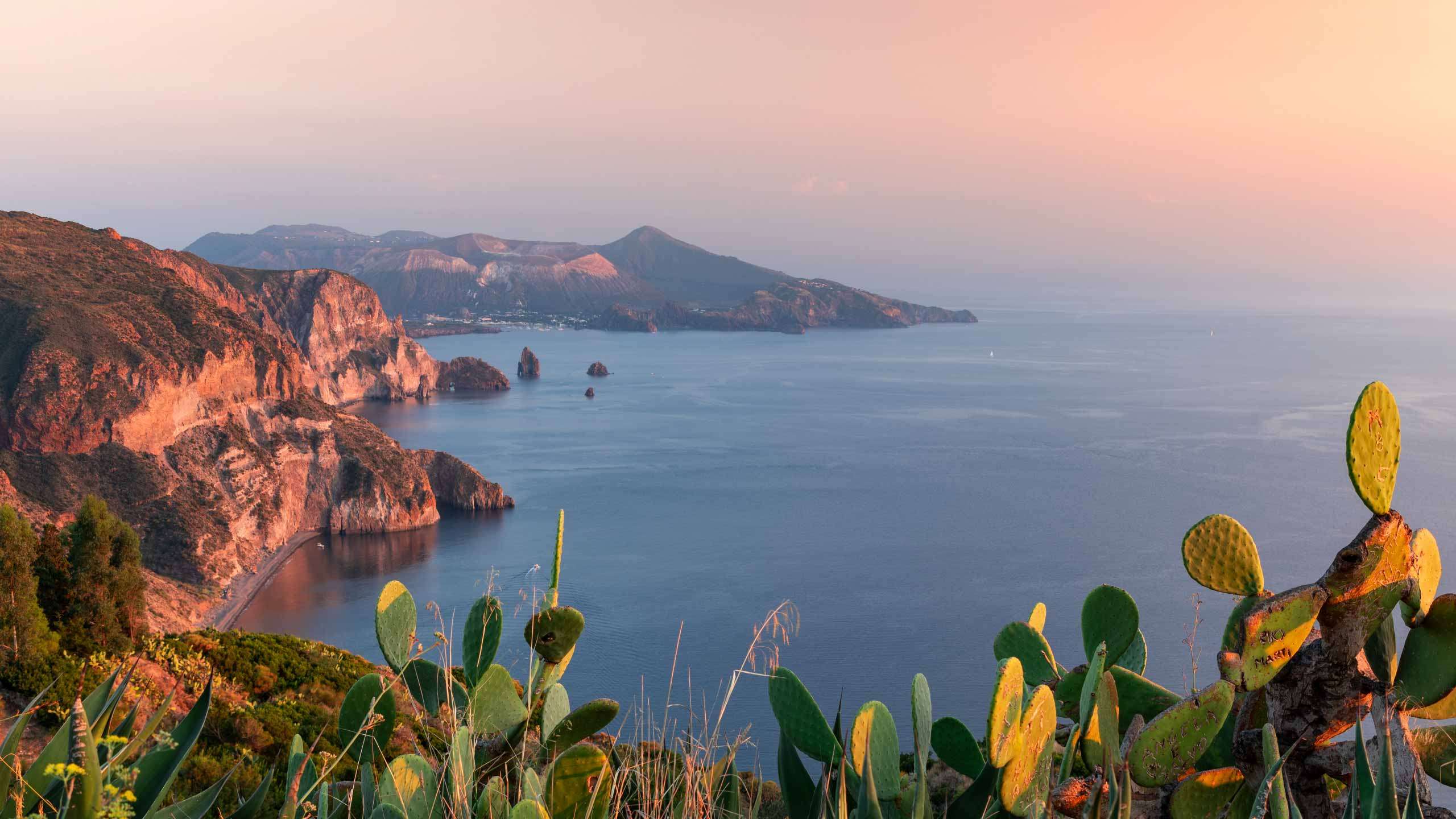 Sicily & The Aeolian Islands Luxury Walk (Volcanoes, Ancient Cultures & Sun-Warmed Beaches) 6D5N, Fully Guided