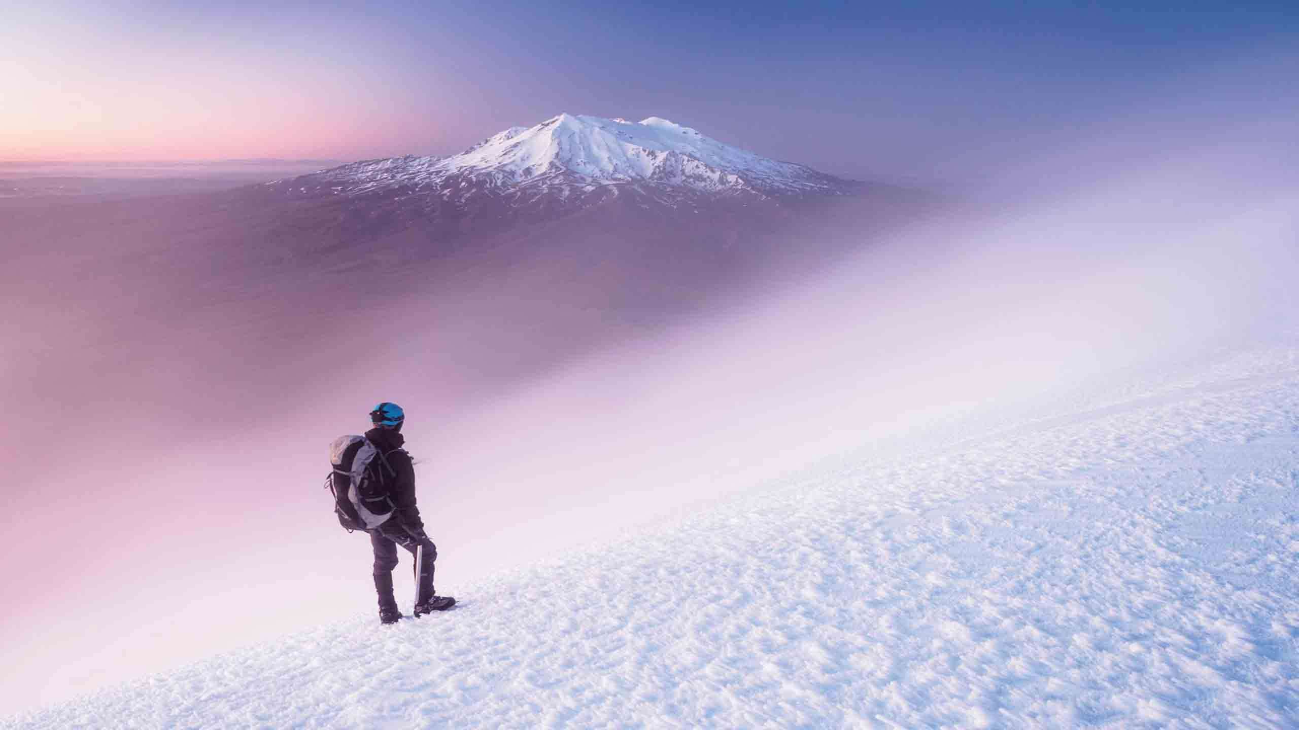 ❄️Winter Tour❄️The Classic Tongariro Alpine Crossing & Mt Ruapehu Hike 2D1N, Fully Guided