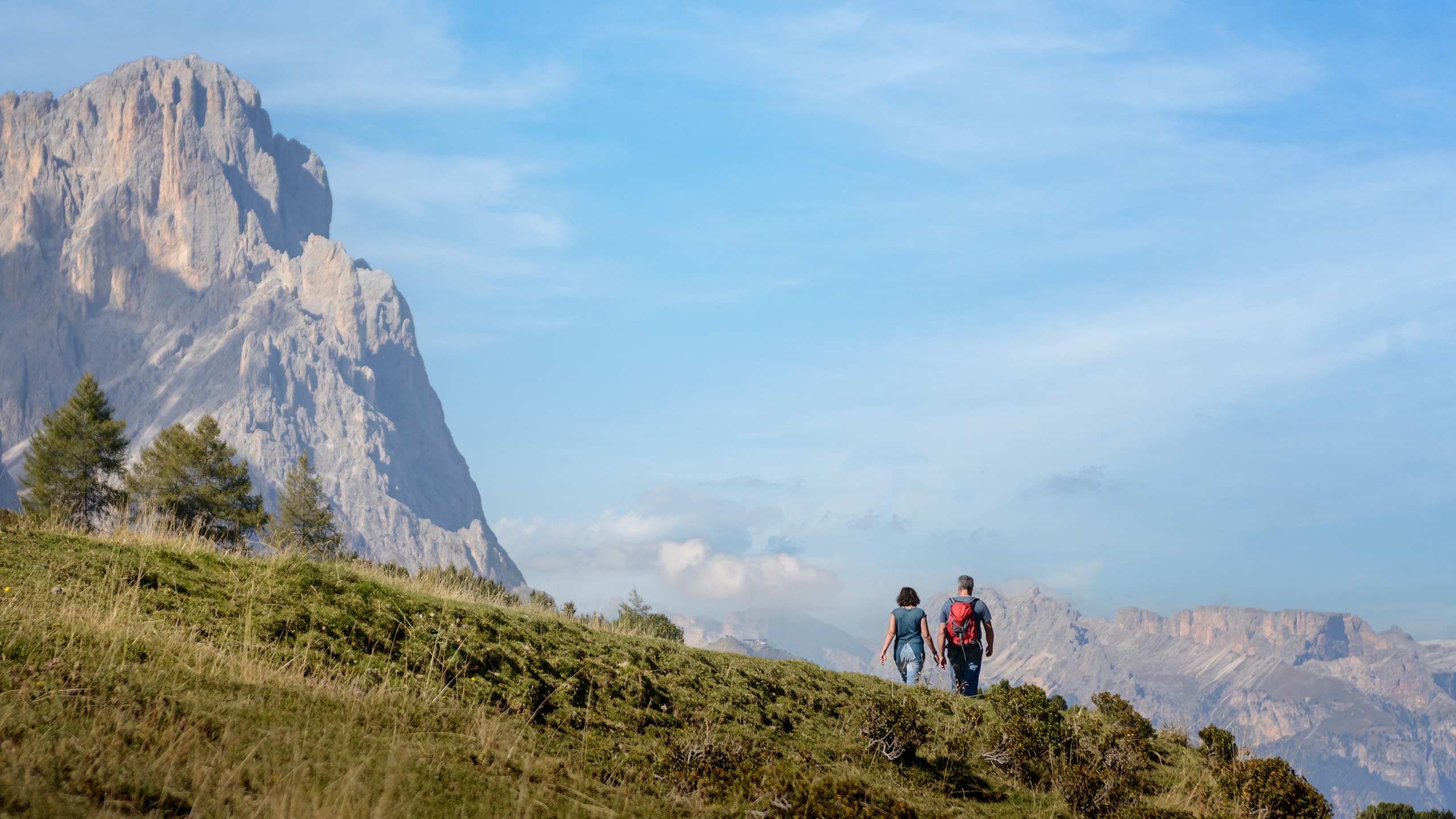 alpe-di-siusi-dolomites-italy-hikers