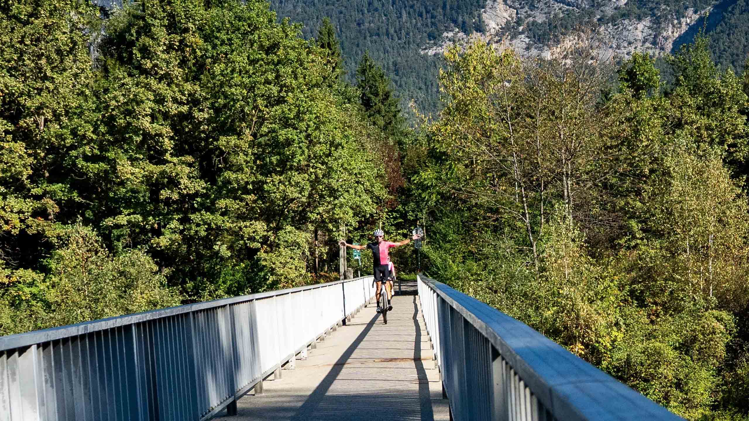 cyclists-on-the-alpe-adria