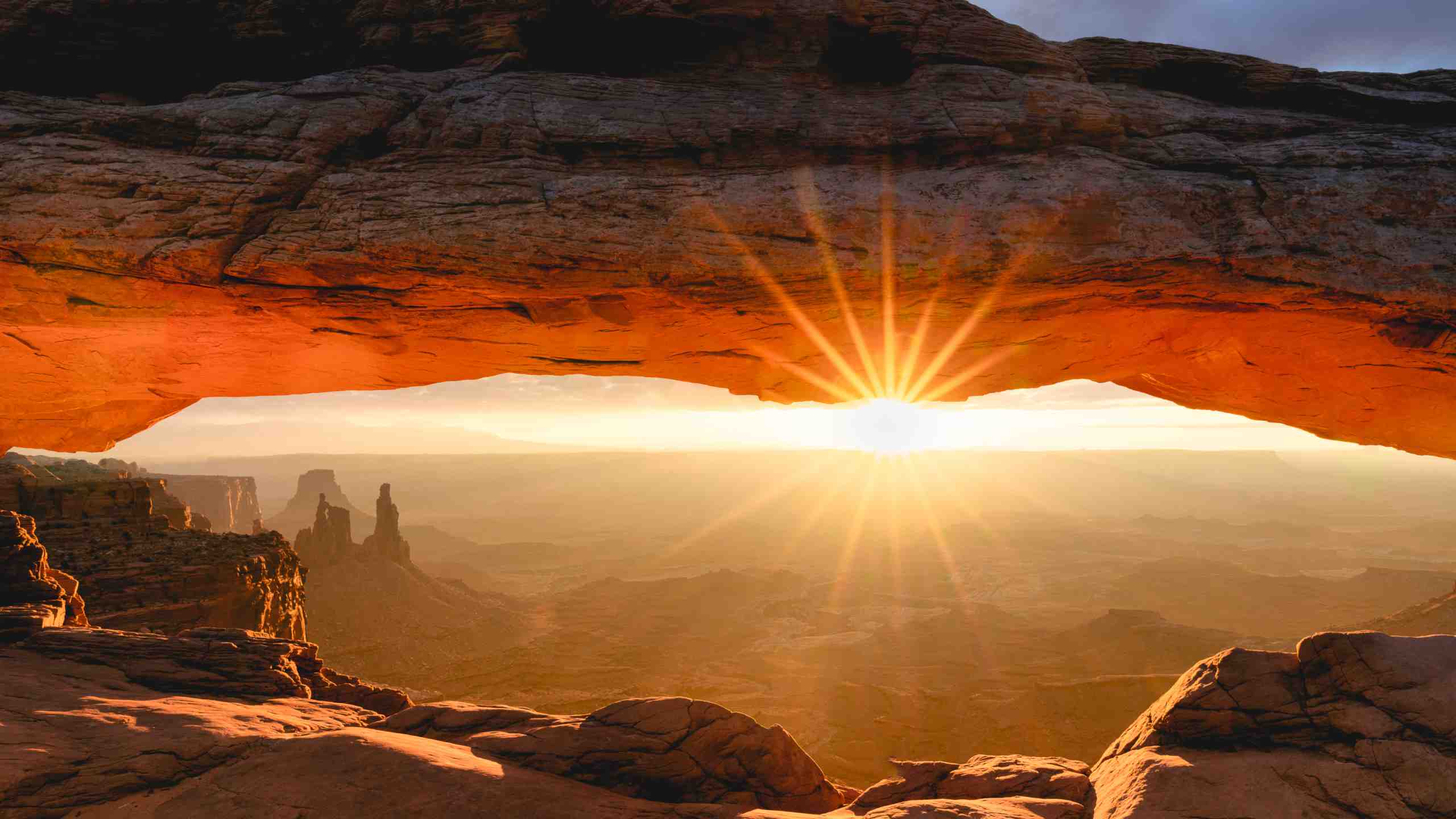 mesa-arch-national-parks-utah-usa