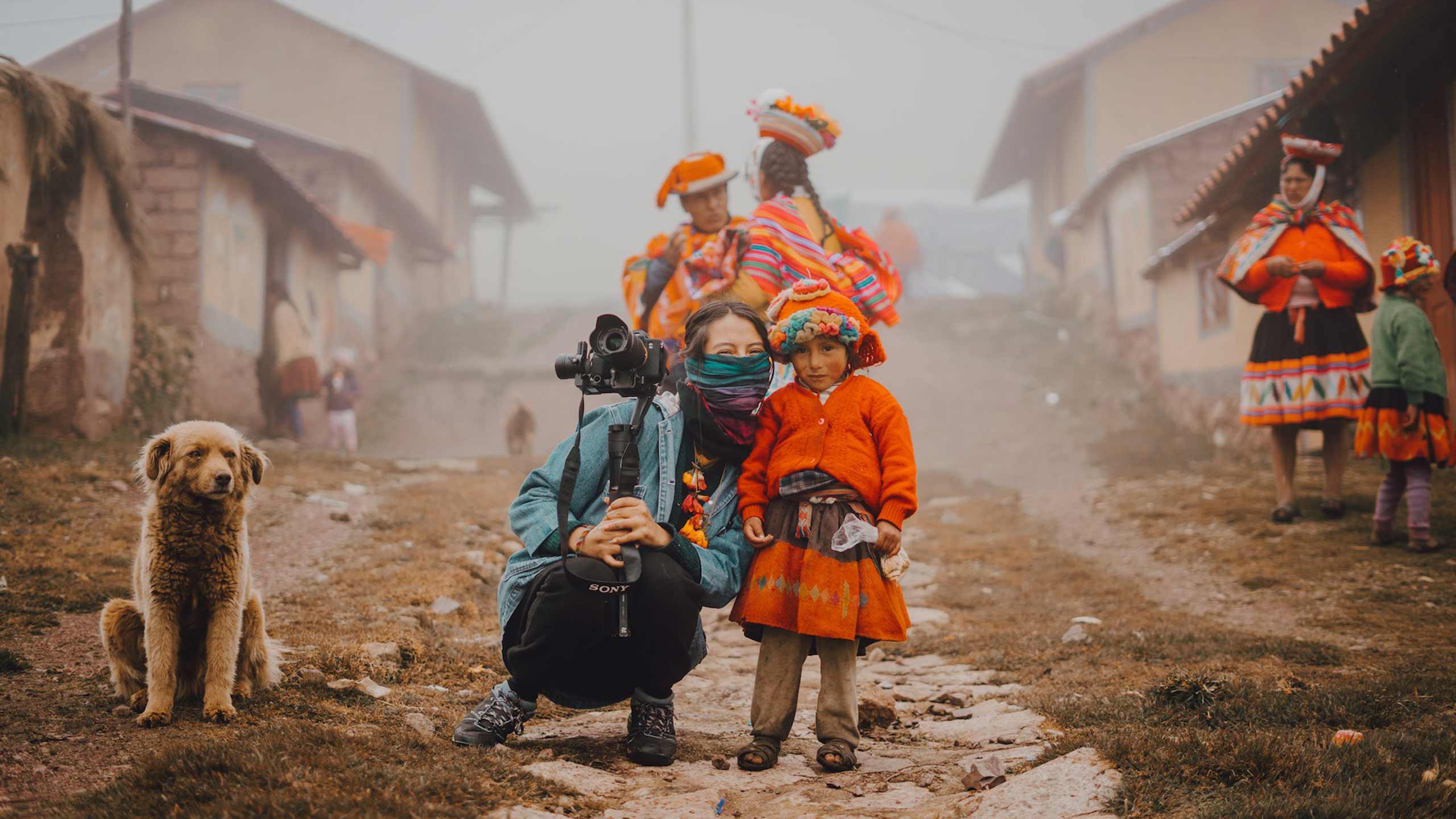 Peru Photo With Locals