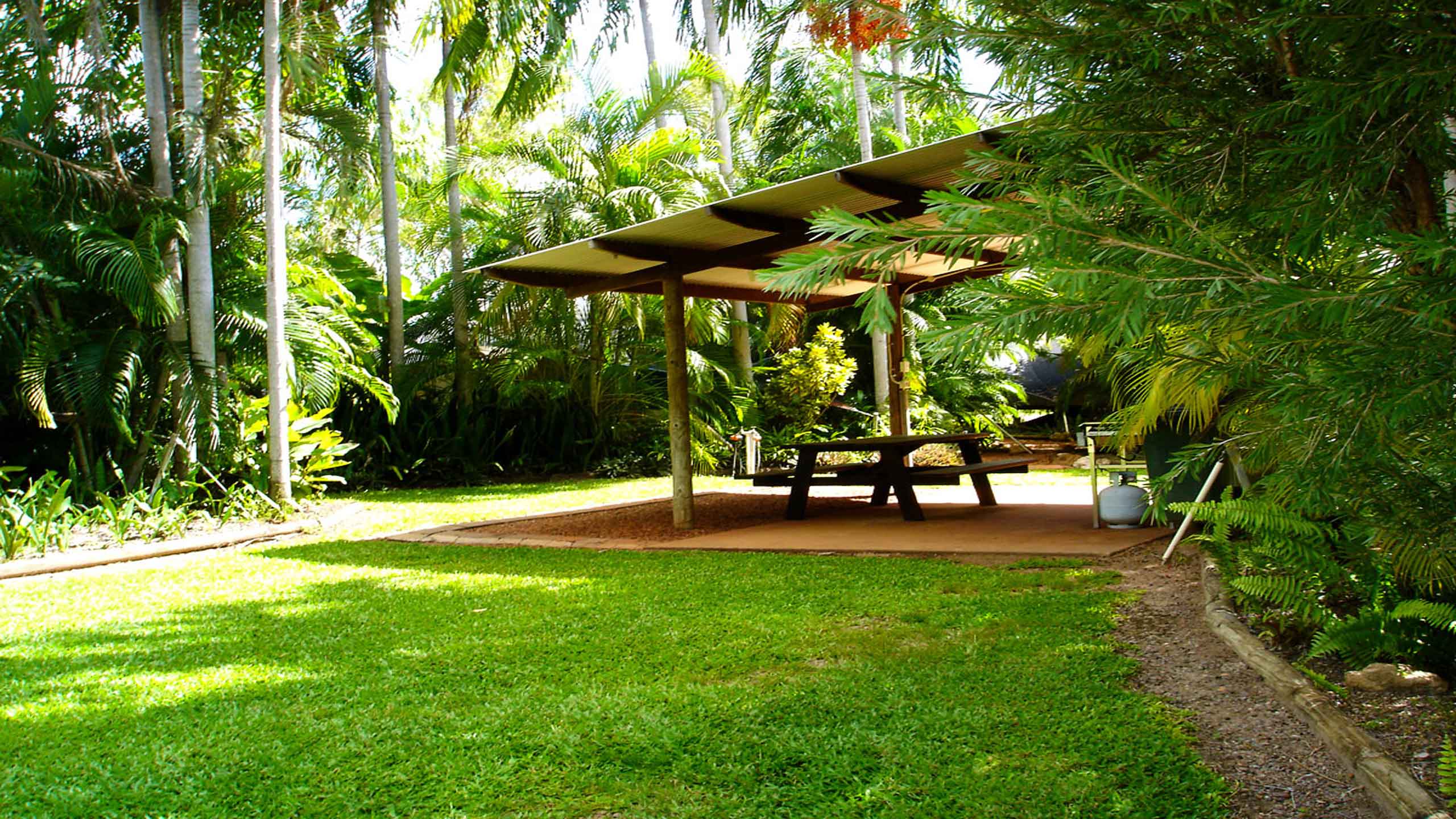 anbinik-kakadu-resort-kakadu-litchfield-Bush-Bungalow-Camp-Kitchen