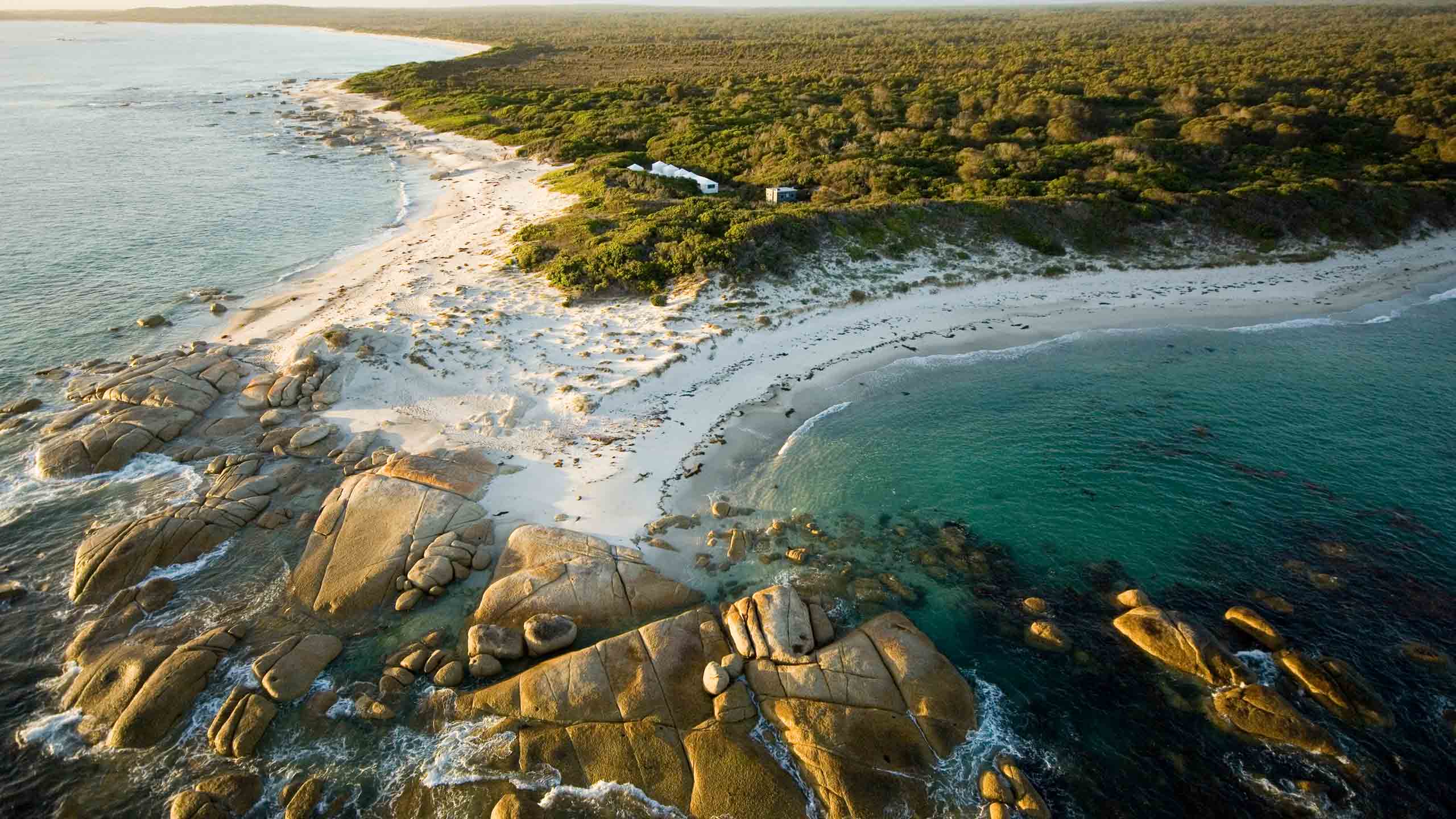 bay-of-fires-lodge-tasmania-aerial