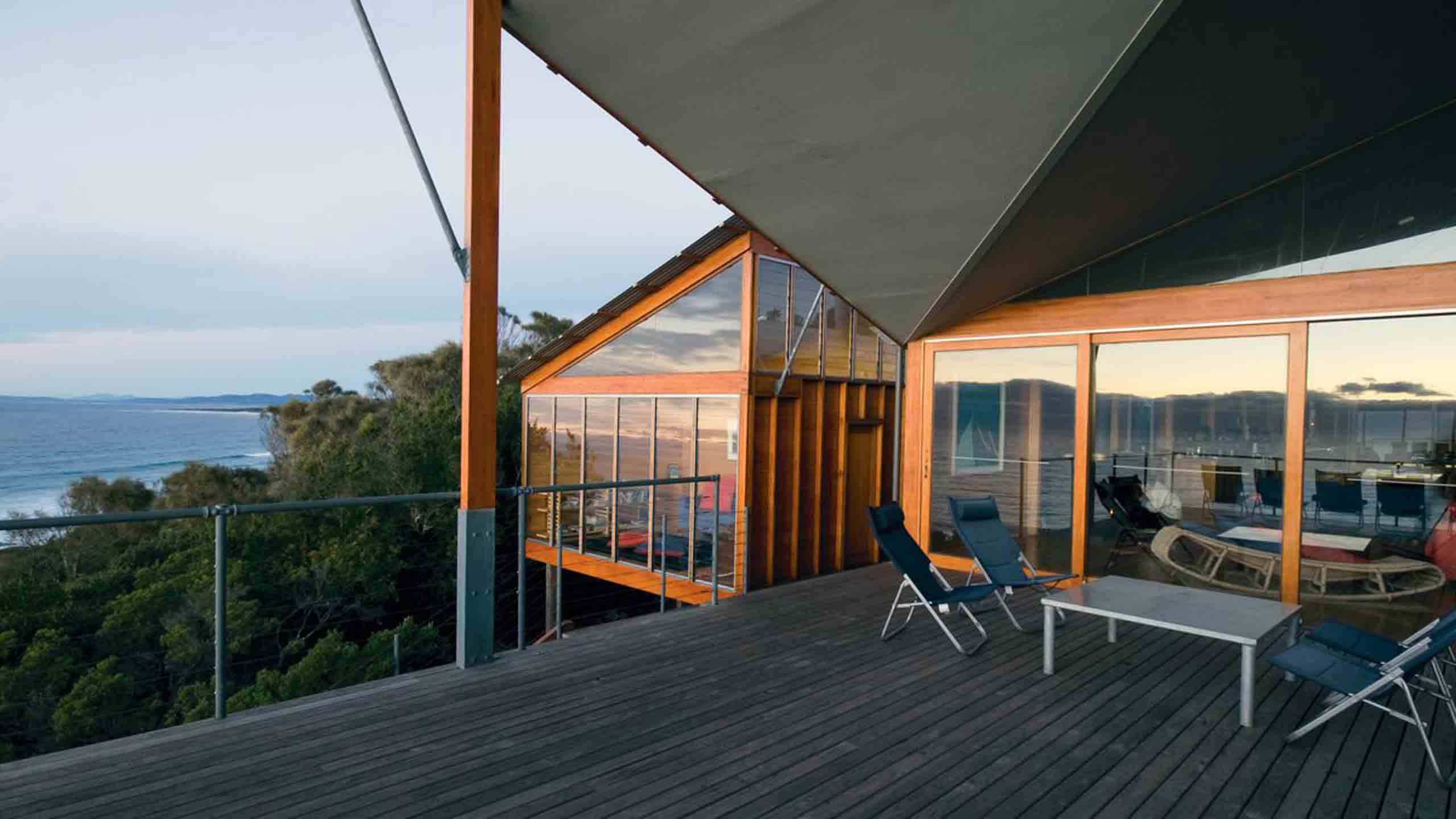 bay-of-fires-lodge-tasmania-sun-deck