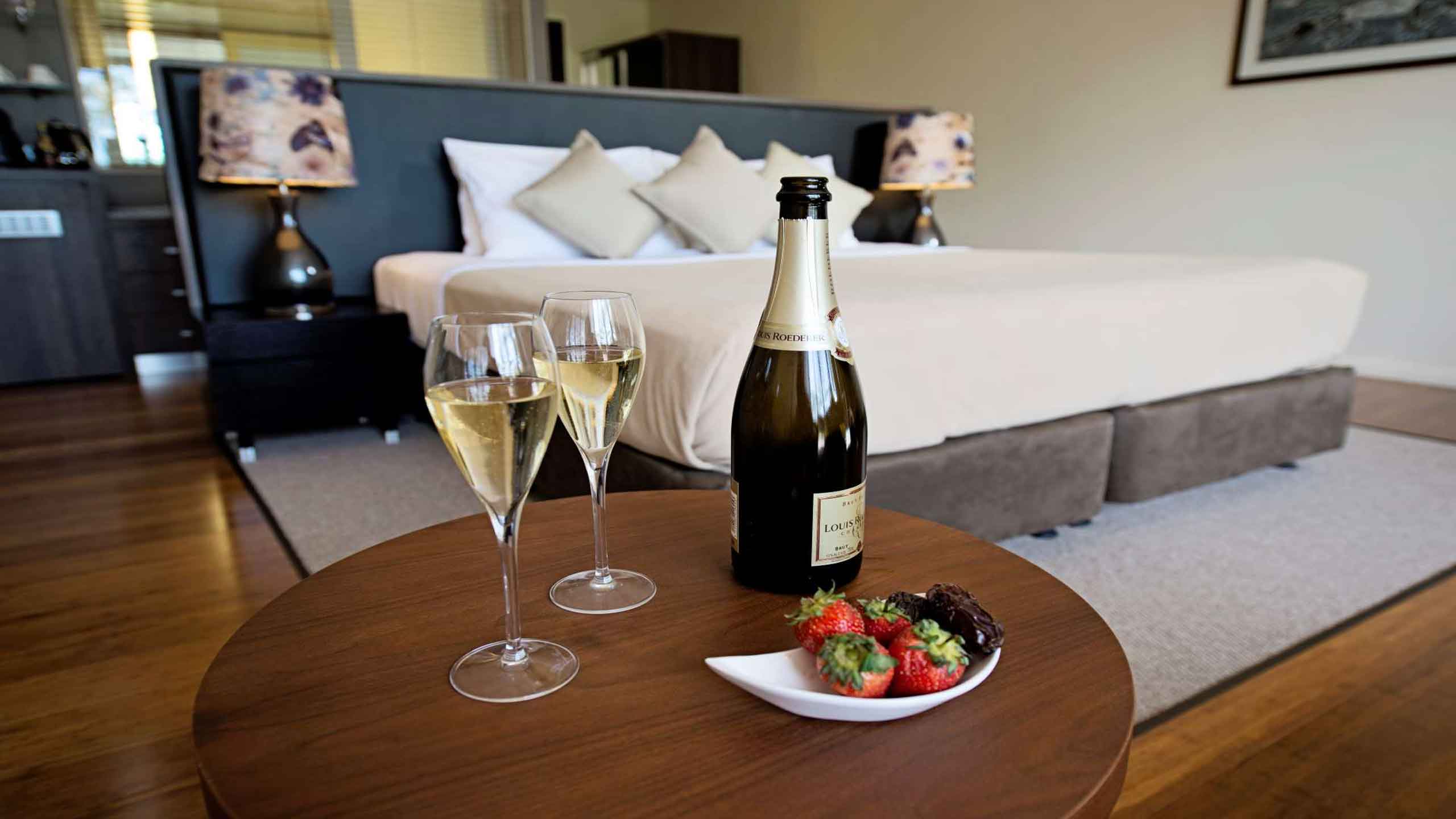 cicada-lodge-nitmiluk-katherine-northern-territory-australia-champagne-in-room