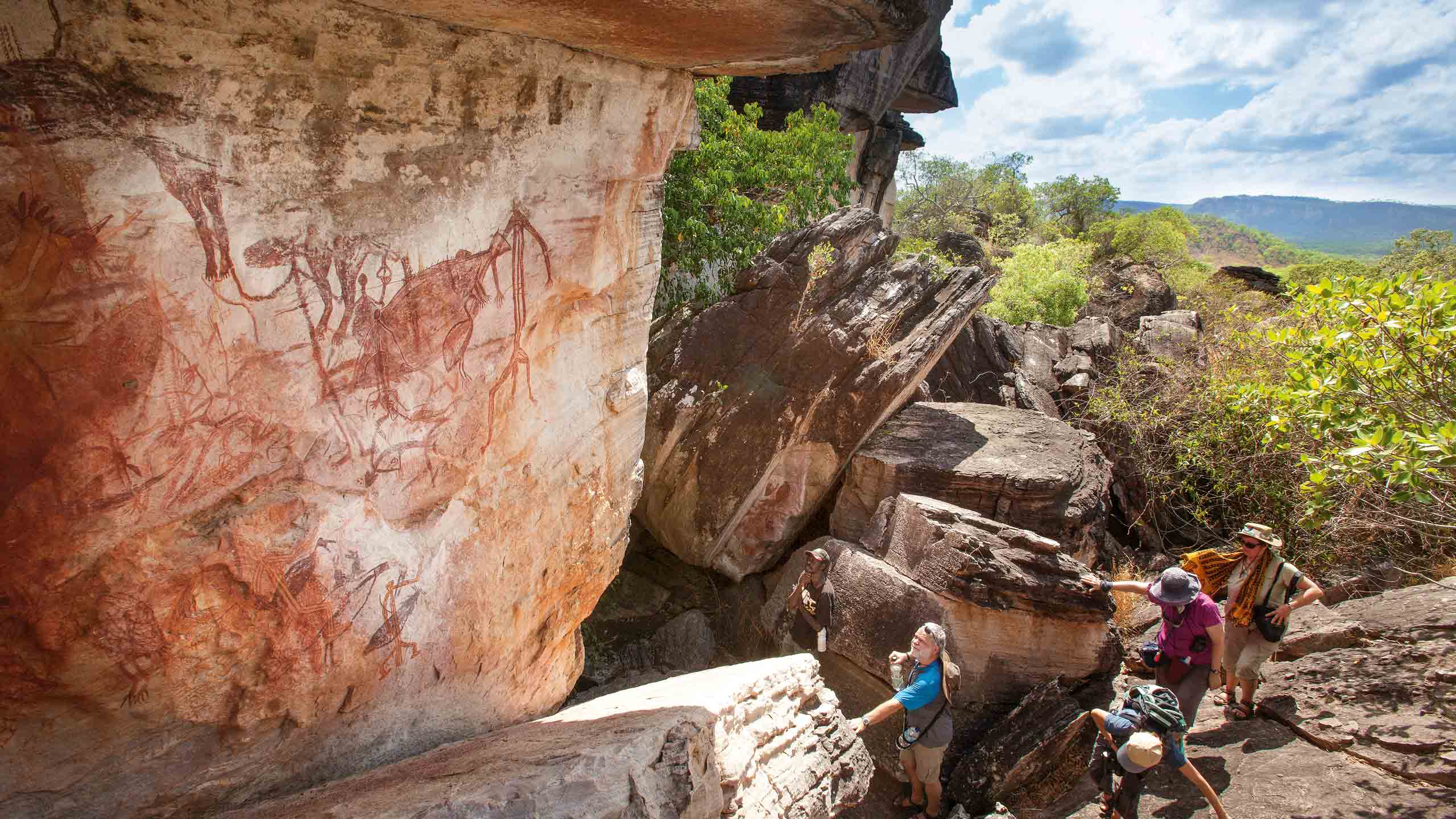 Cobourg-coastal-camp-northern-territory-injalak-hill-tour-arnhem-land