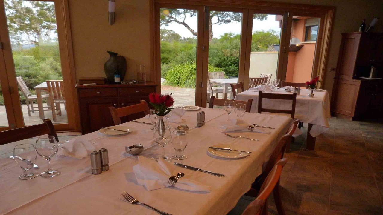 meringa-springs-grampians-victoria-australia-dining-table