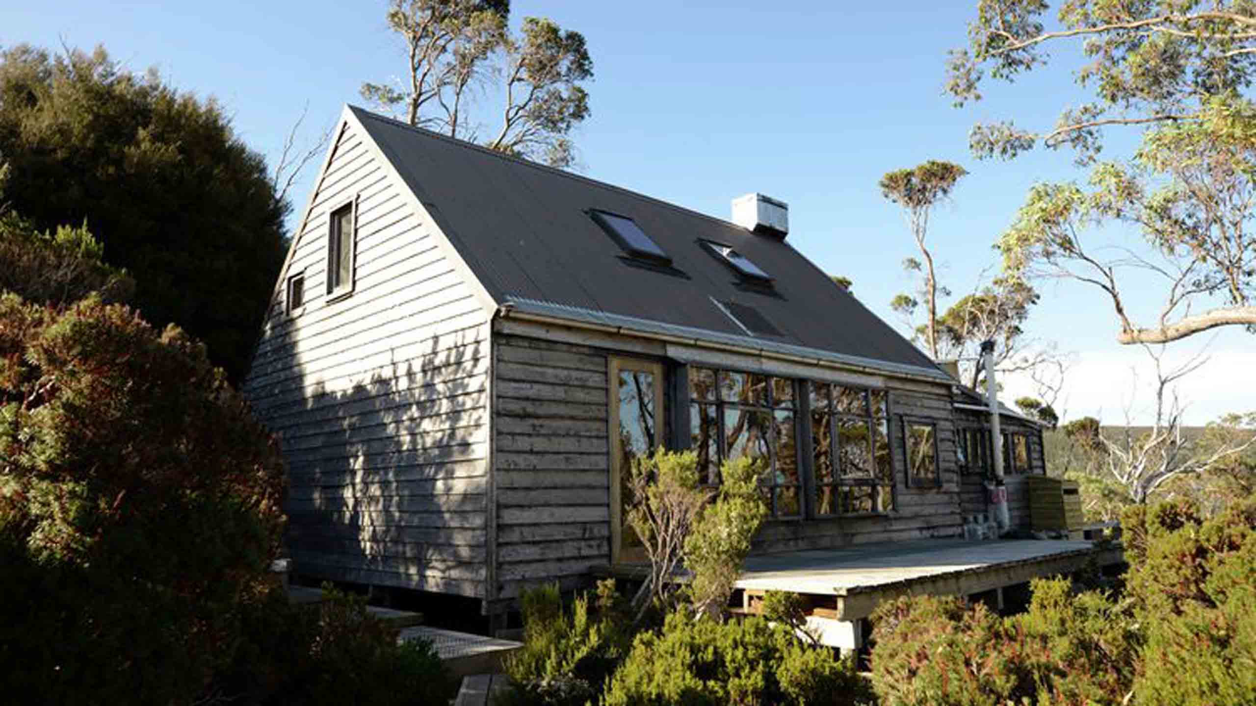 private-cradle-huts-cradle-mountain-overland-track-exterior-hut