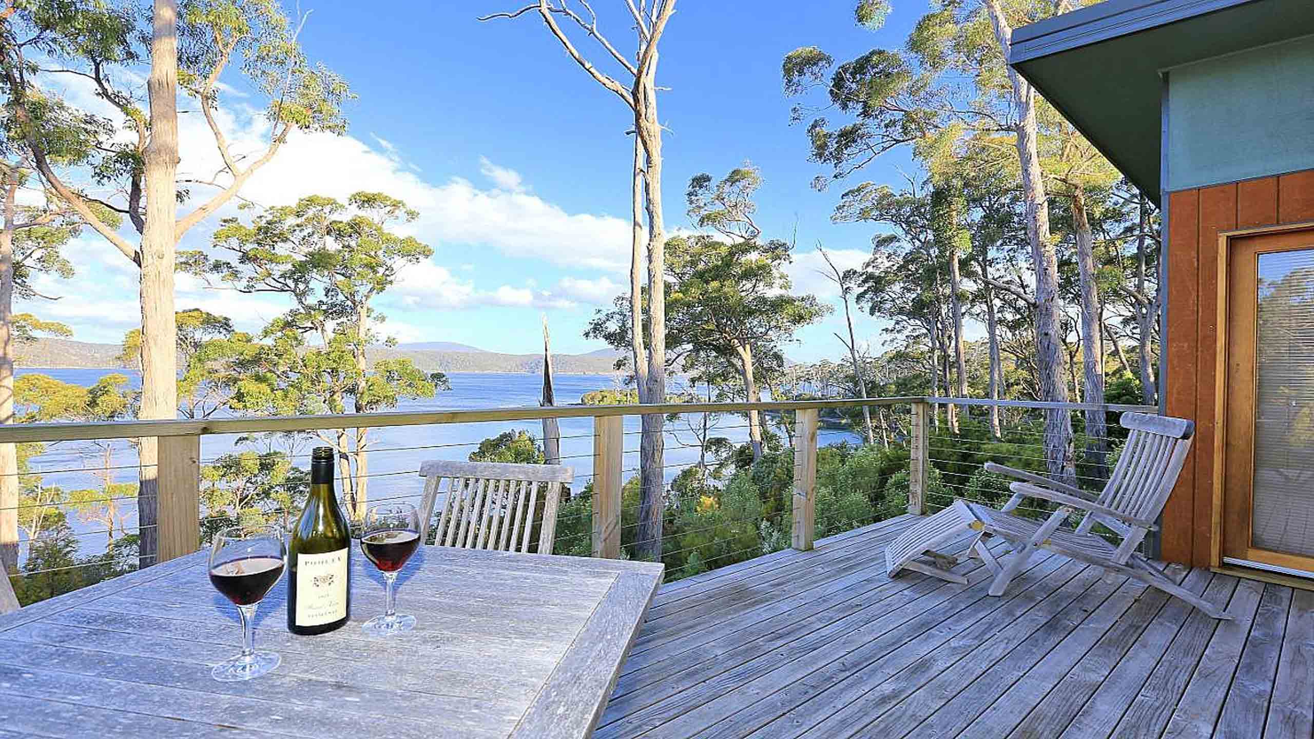 stewarts-bay-lodge-three-capes-tasmania-balcony