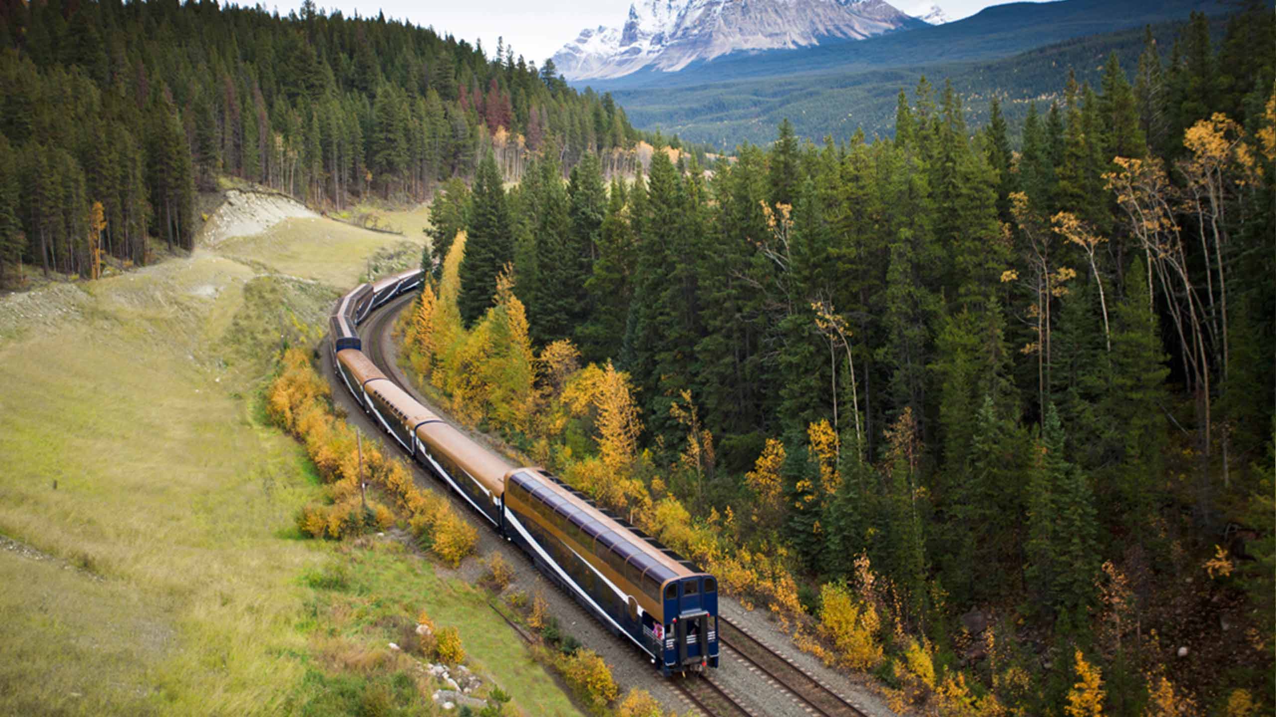 rocky-mountaineer-luxury-rail-mount-fitzwillian-bc-alberta-border