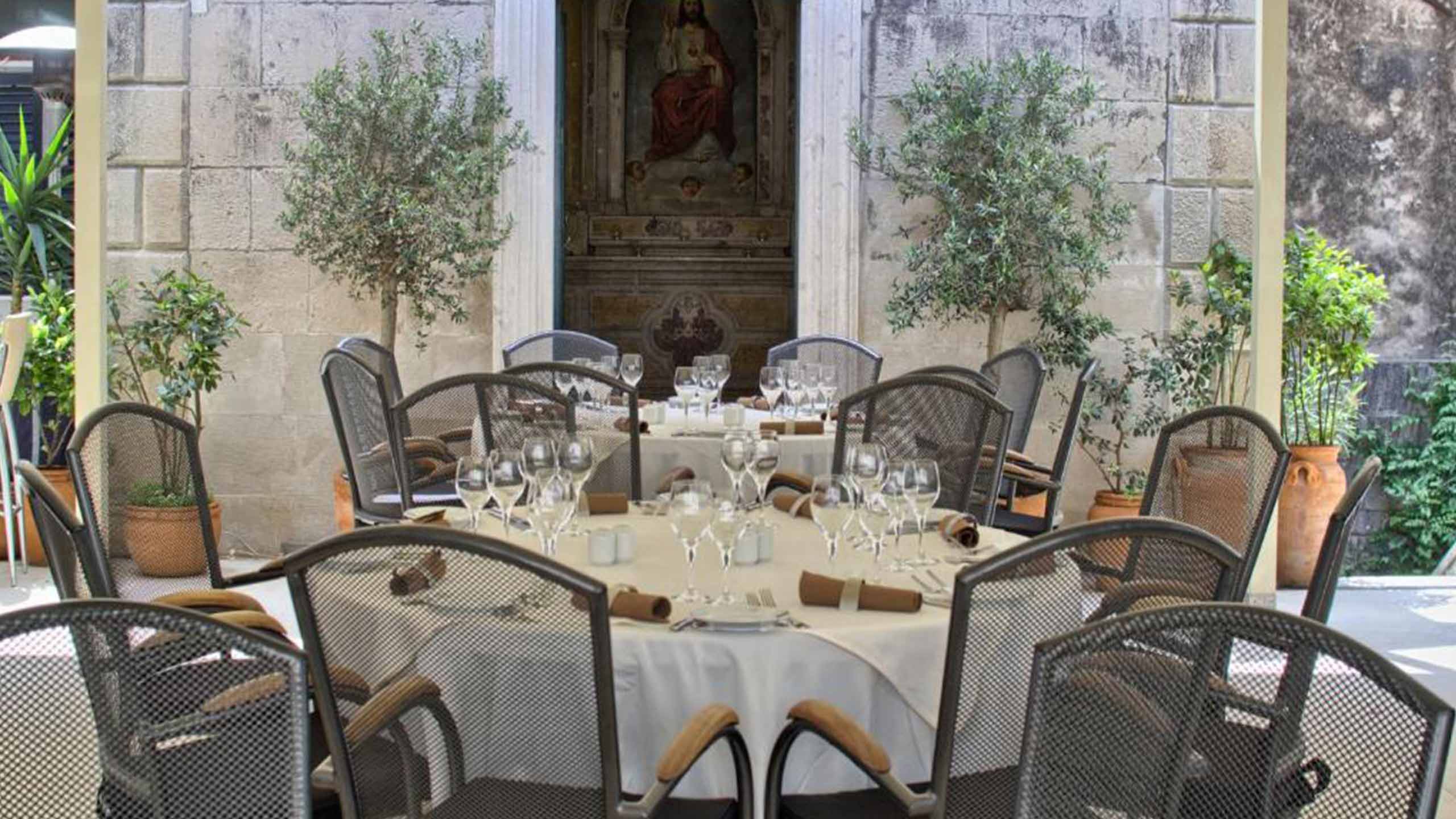 garden-courtyard-dining-the-pucic-palace-dubrovnik-croatia-bookingcom