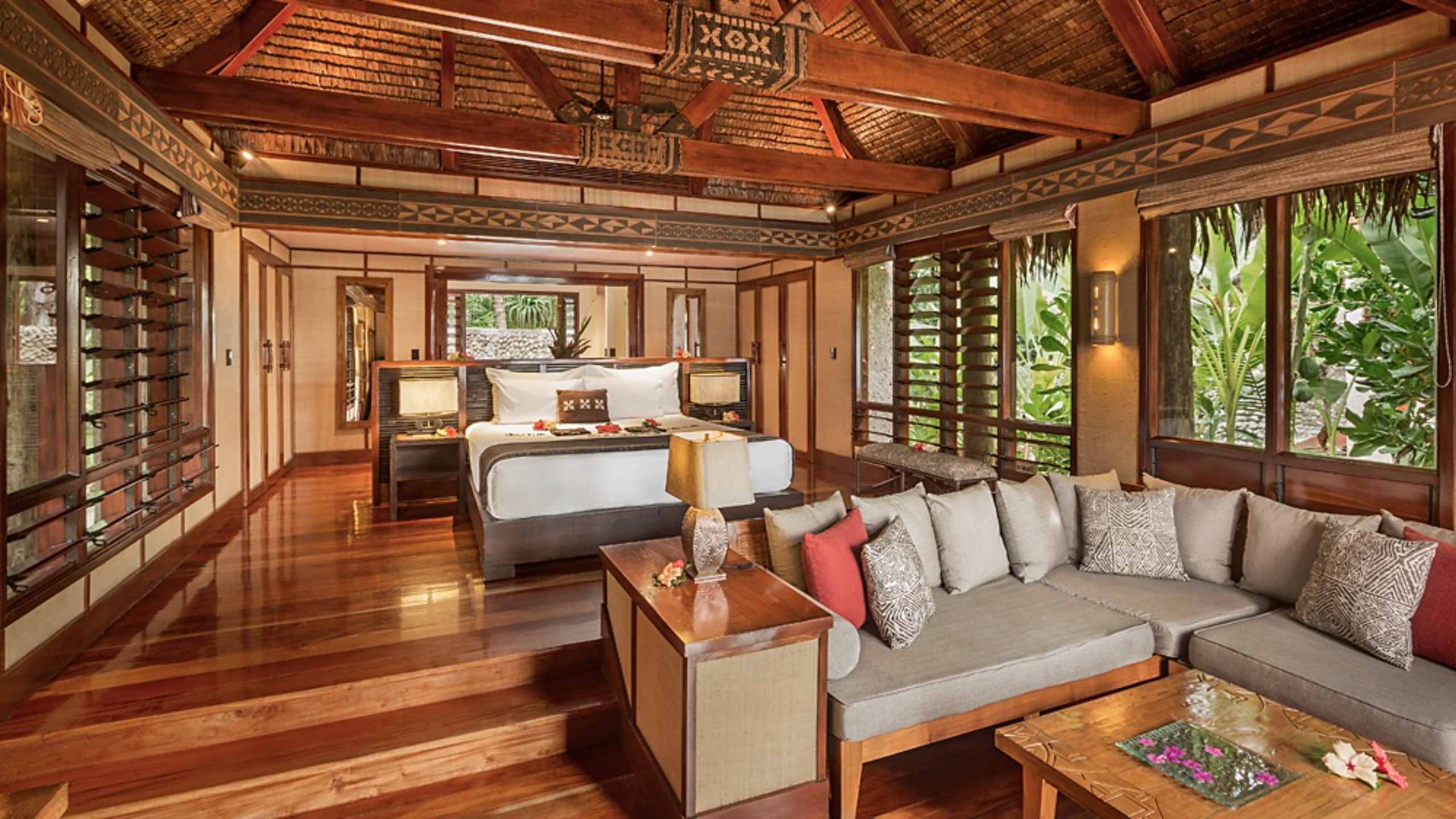 likuliku-lagoon-resort-fiji-deluxe-beachfront-bure-interior