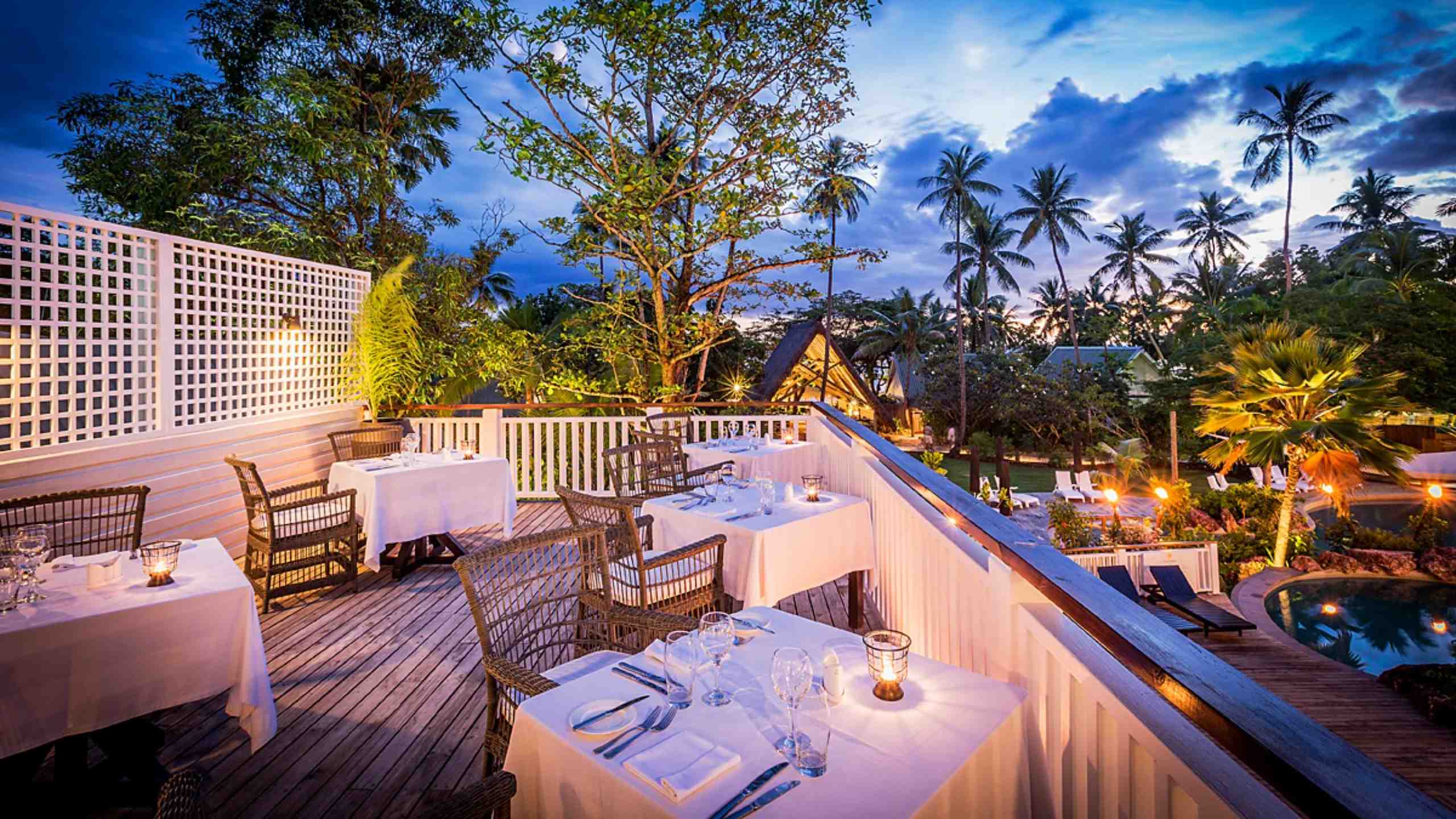 malolo-island-fiji-outdoor-treetops-dining-deck