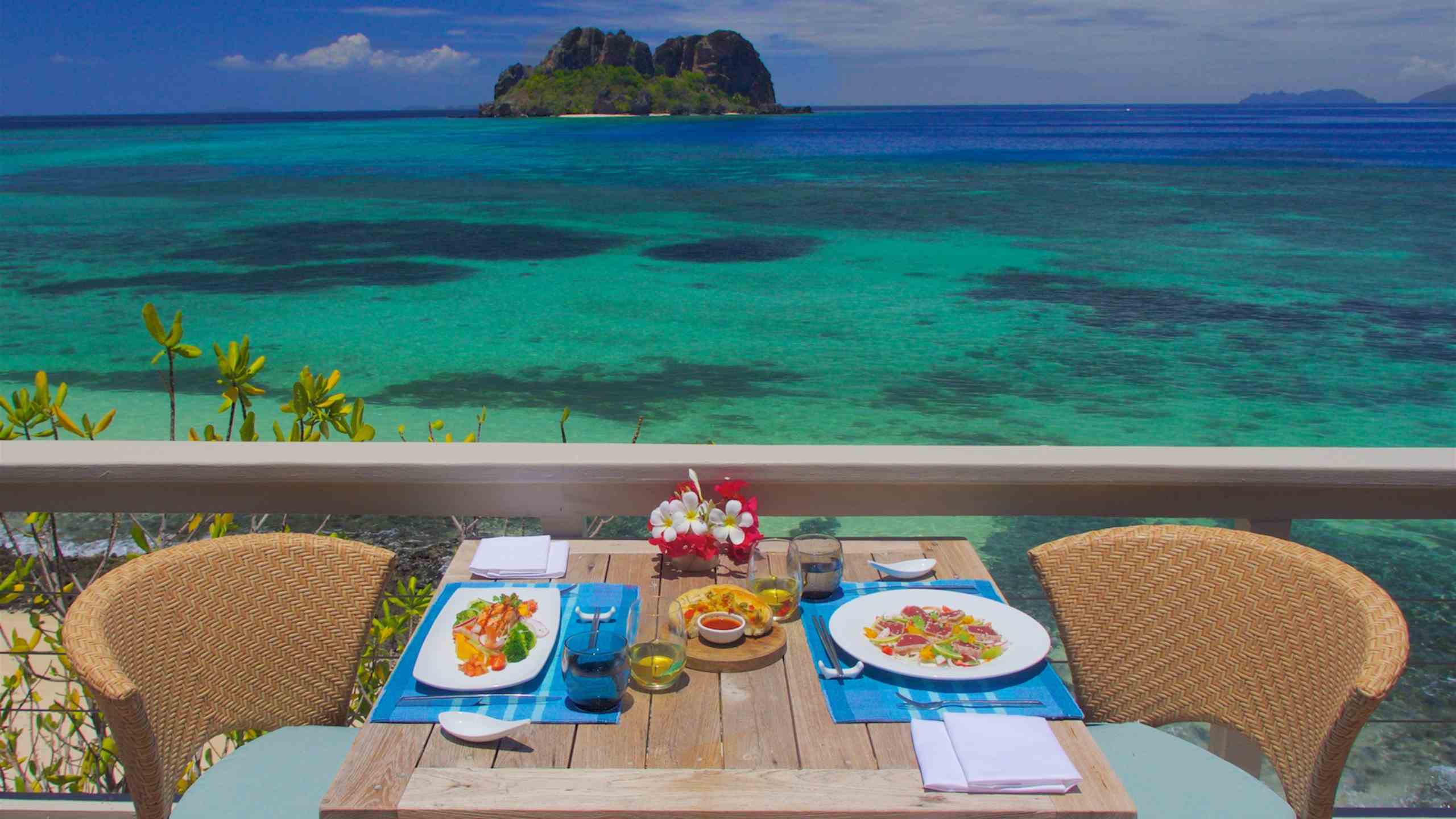 vomo-private-island-fiji-oceanfront-dining-rocks-bar-daytime