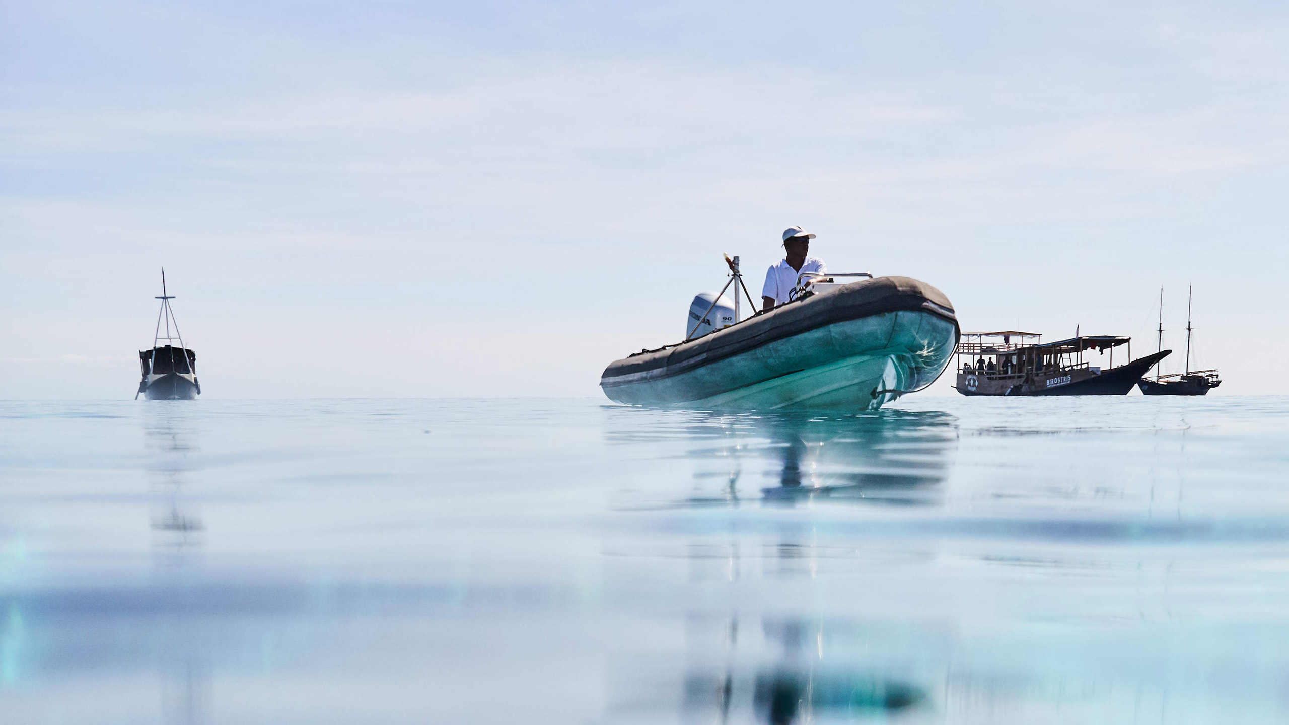 amandira-indonesia-diving-boat