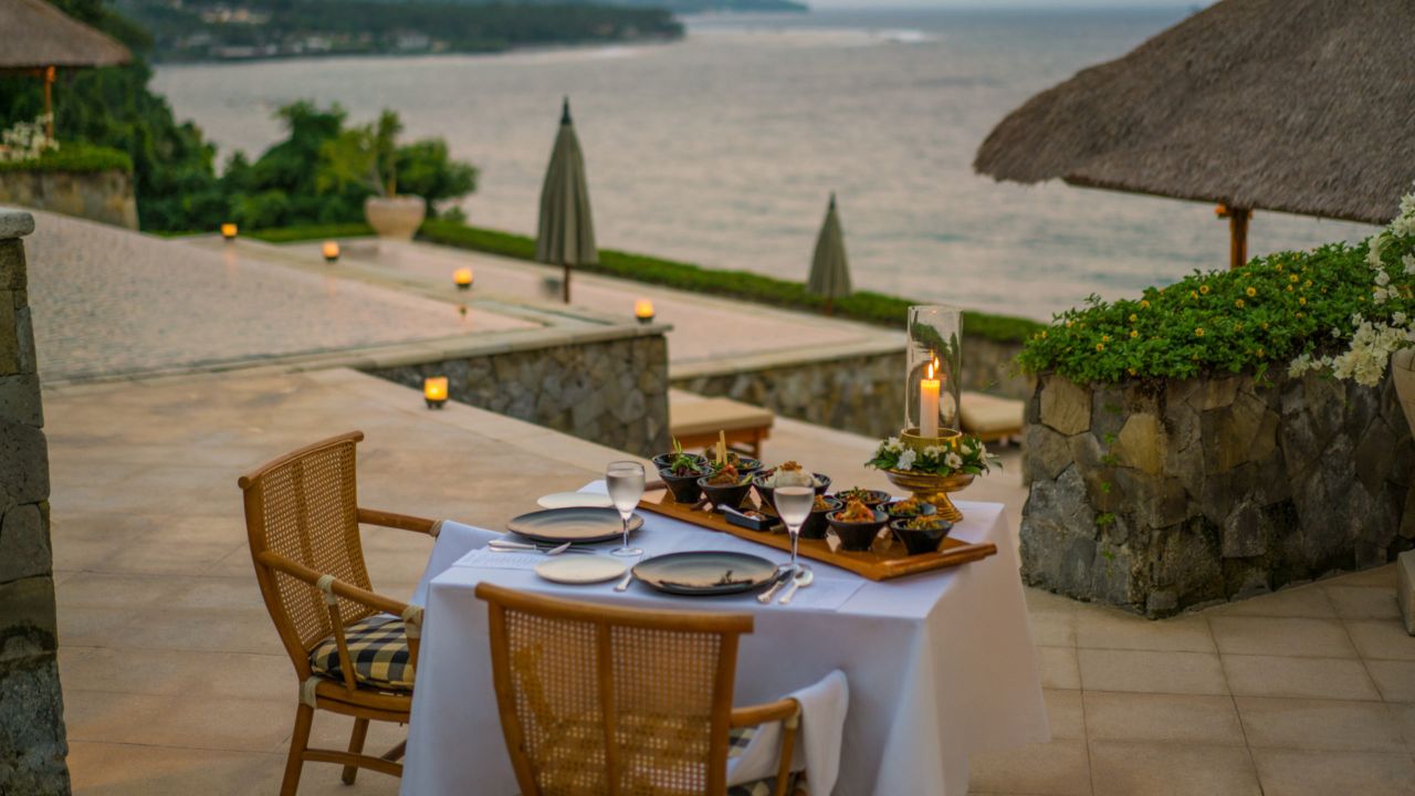 Romantic-Candle-lit-dinner-by-the-pool-amanila-bali-indonesia