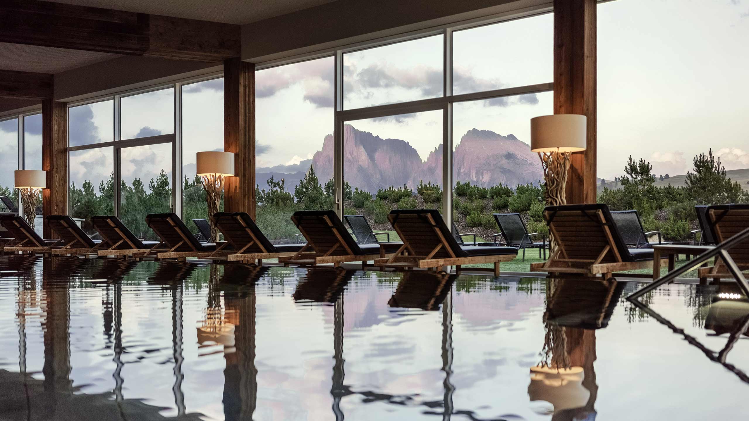 como-alpina-dolomites-italy-interior-pool-with-summer-view