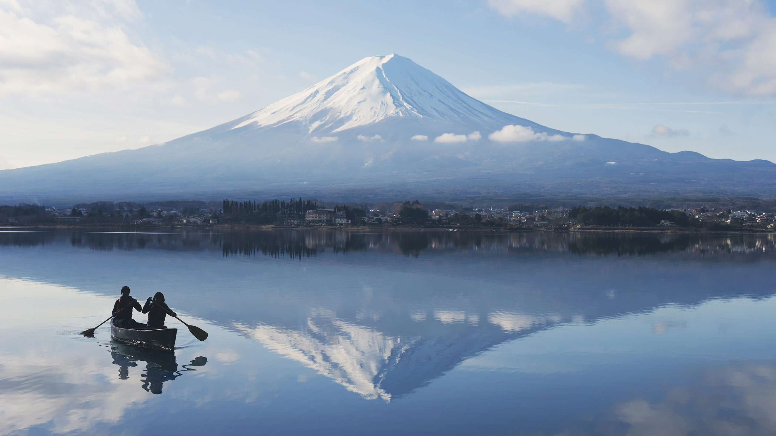 hoshinoya-fuji-japan-morning-canoe