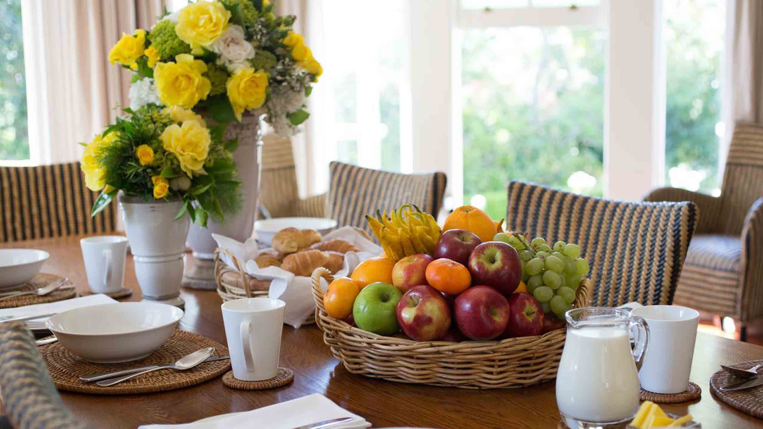 greenhill-lodge-napier-hawkes-bay-new-zealand-dining-table-breakfast