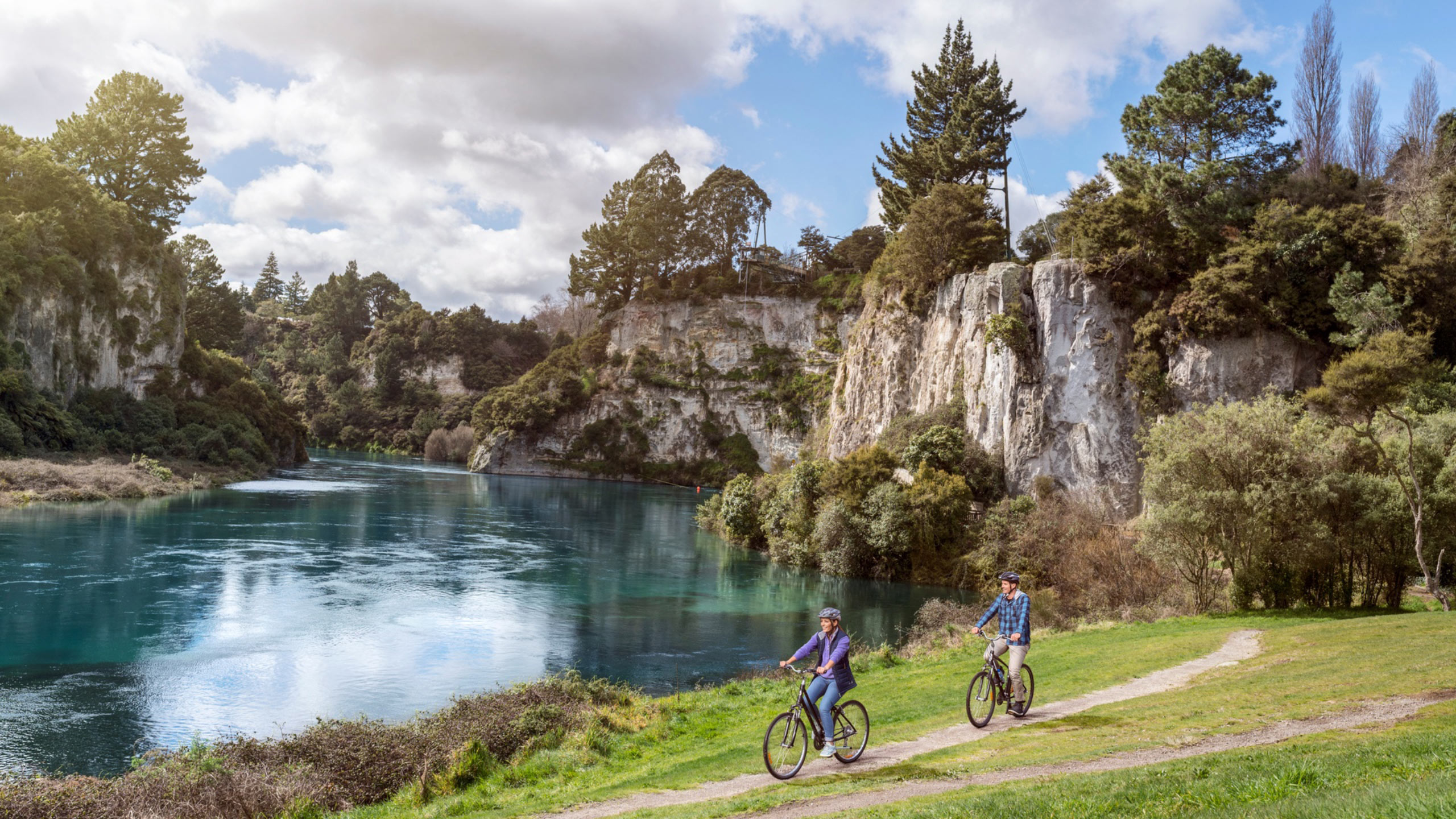 Huka-Falls-Trail-Taupō-Fraser-Clements