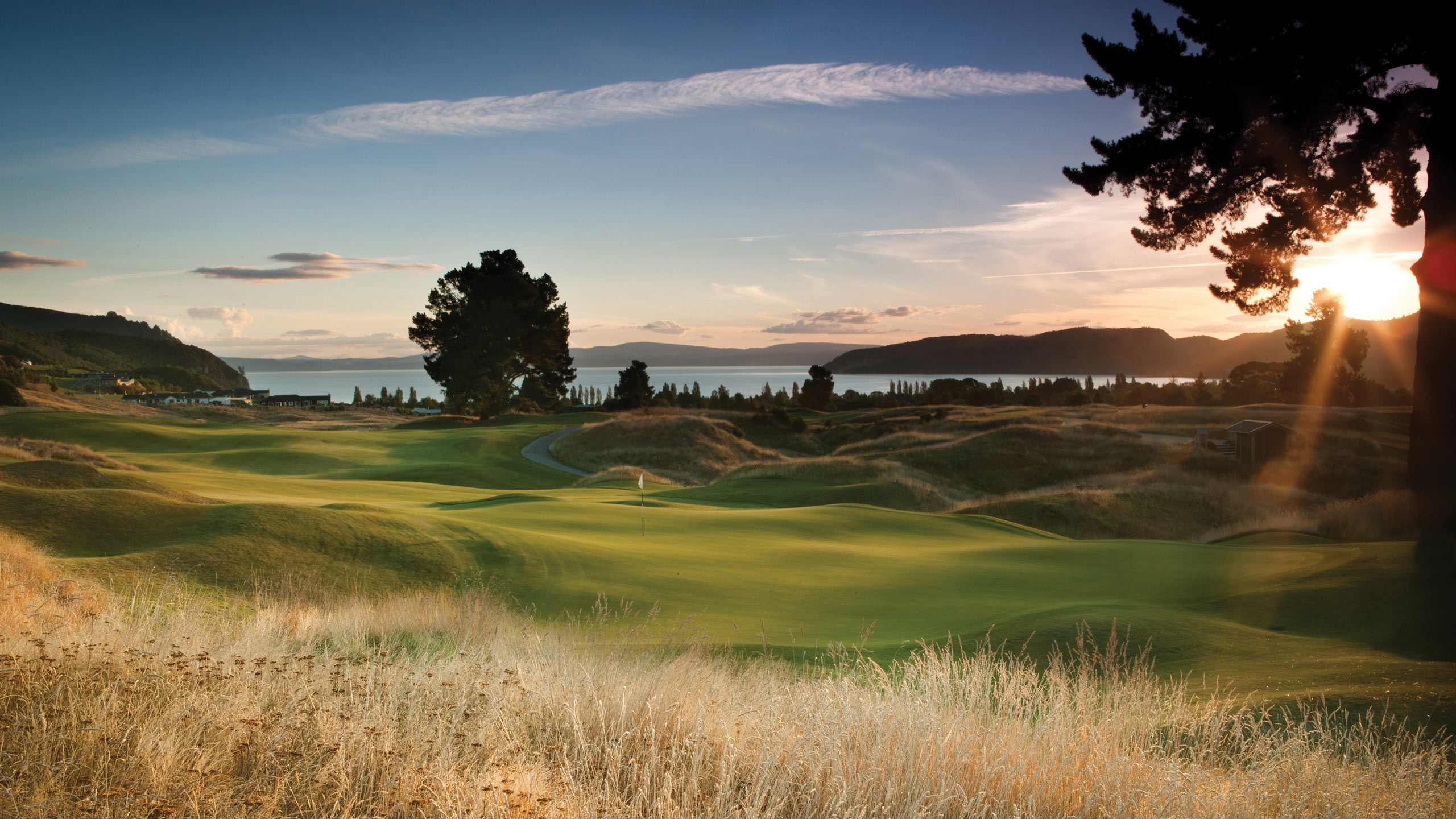 Kinloch-manor-and-villas-lake-taupo-new-zealand-kinloch-club-14th-green