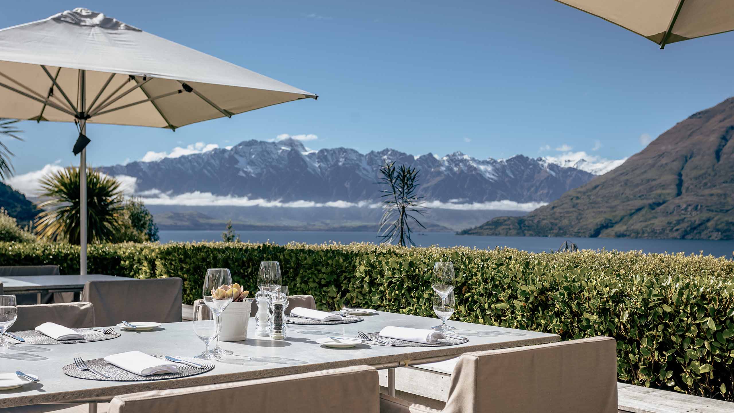 matakauri-lodge-queenstown-new-zealand-main-lodge-remarkables-terrace