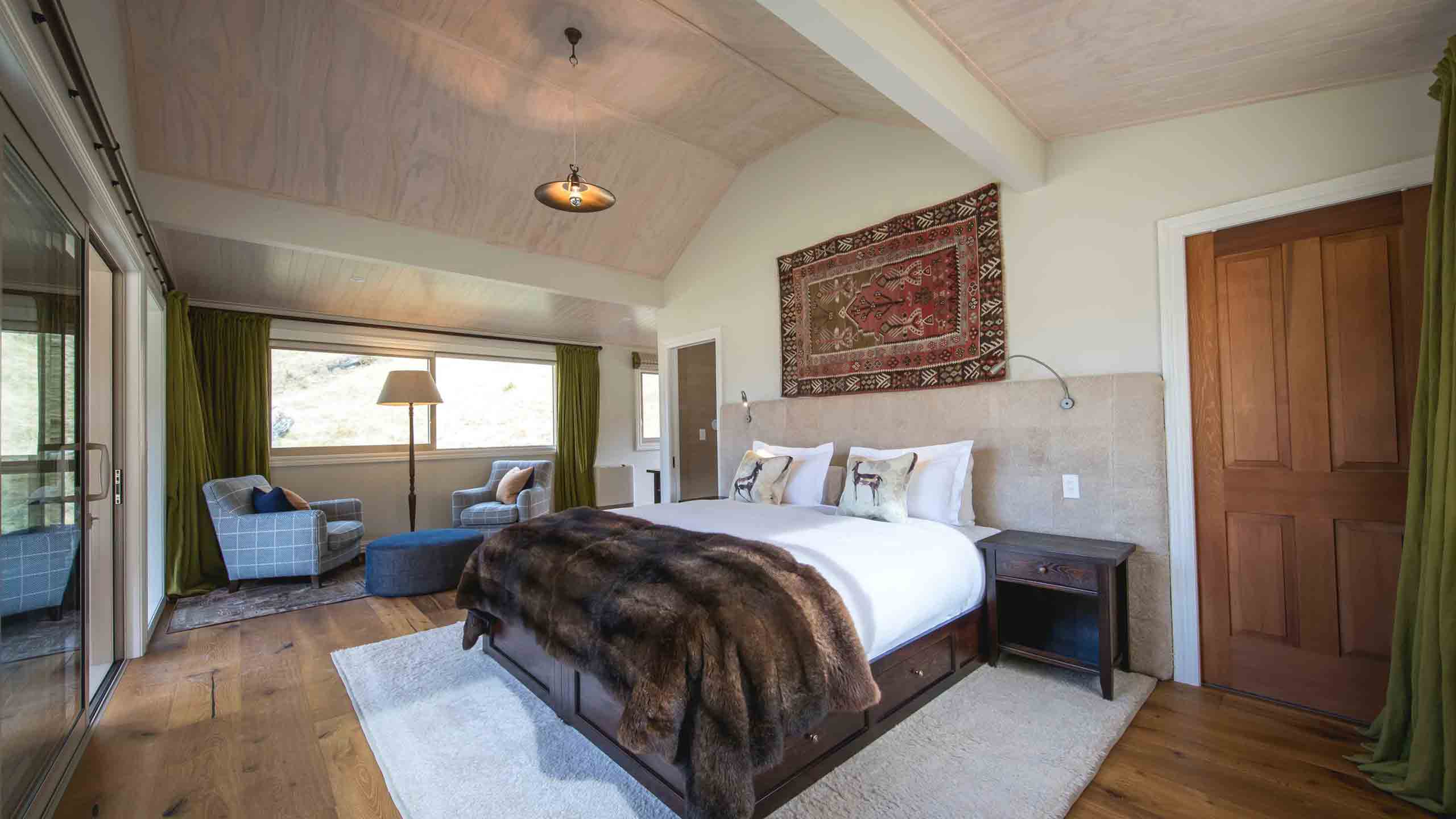 minaret-station-alpine-lodge-wanaka-new-zealand-bedroom