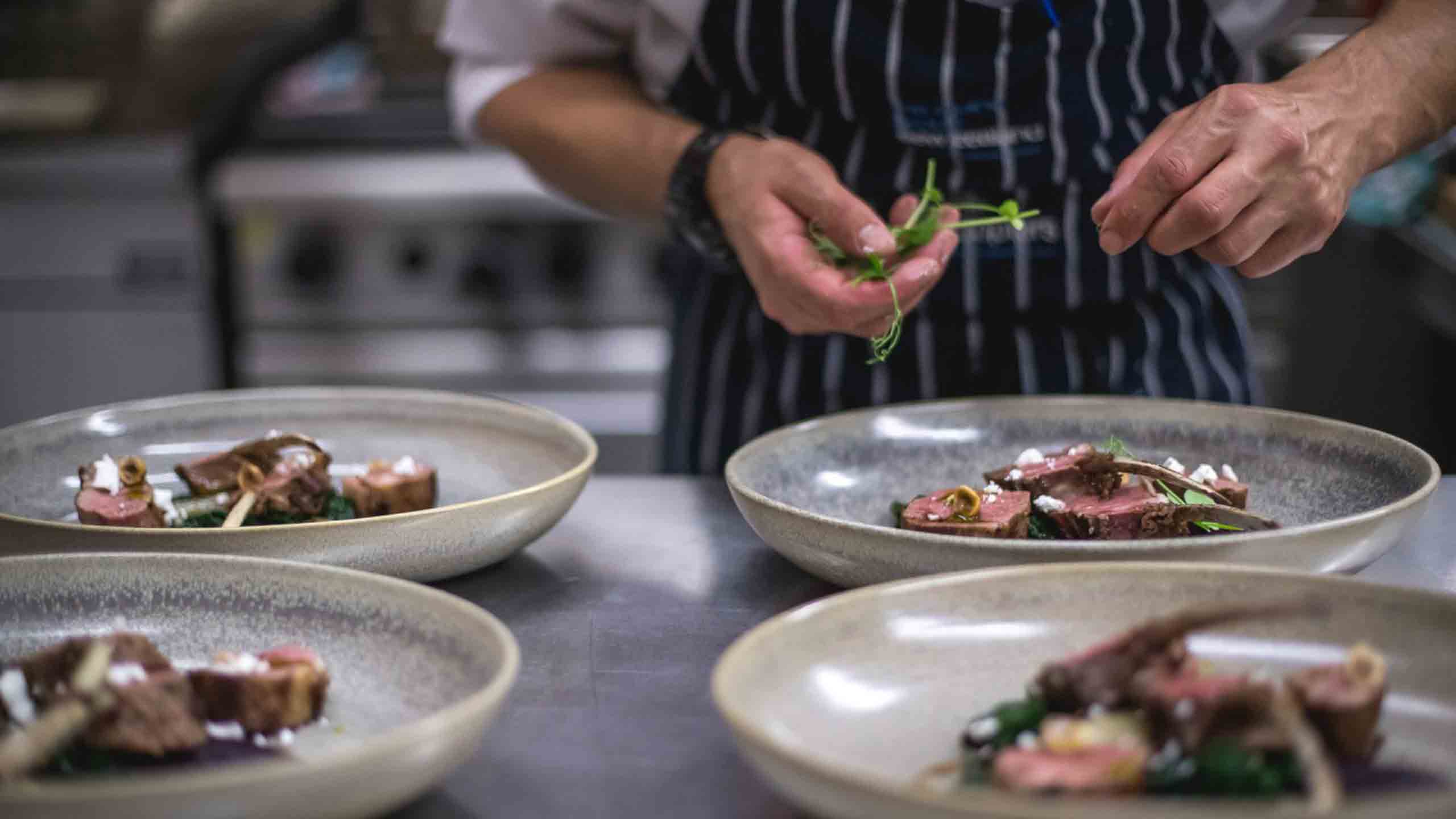 minaret-station-alpine-lodge-wanaka-new-zealand-cooking