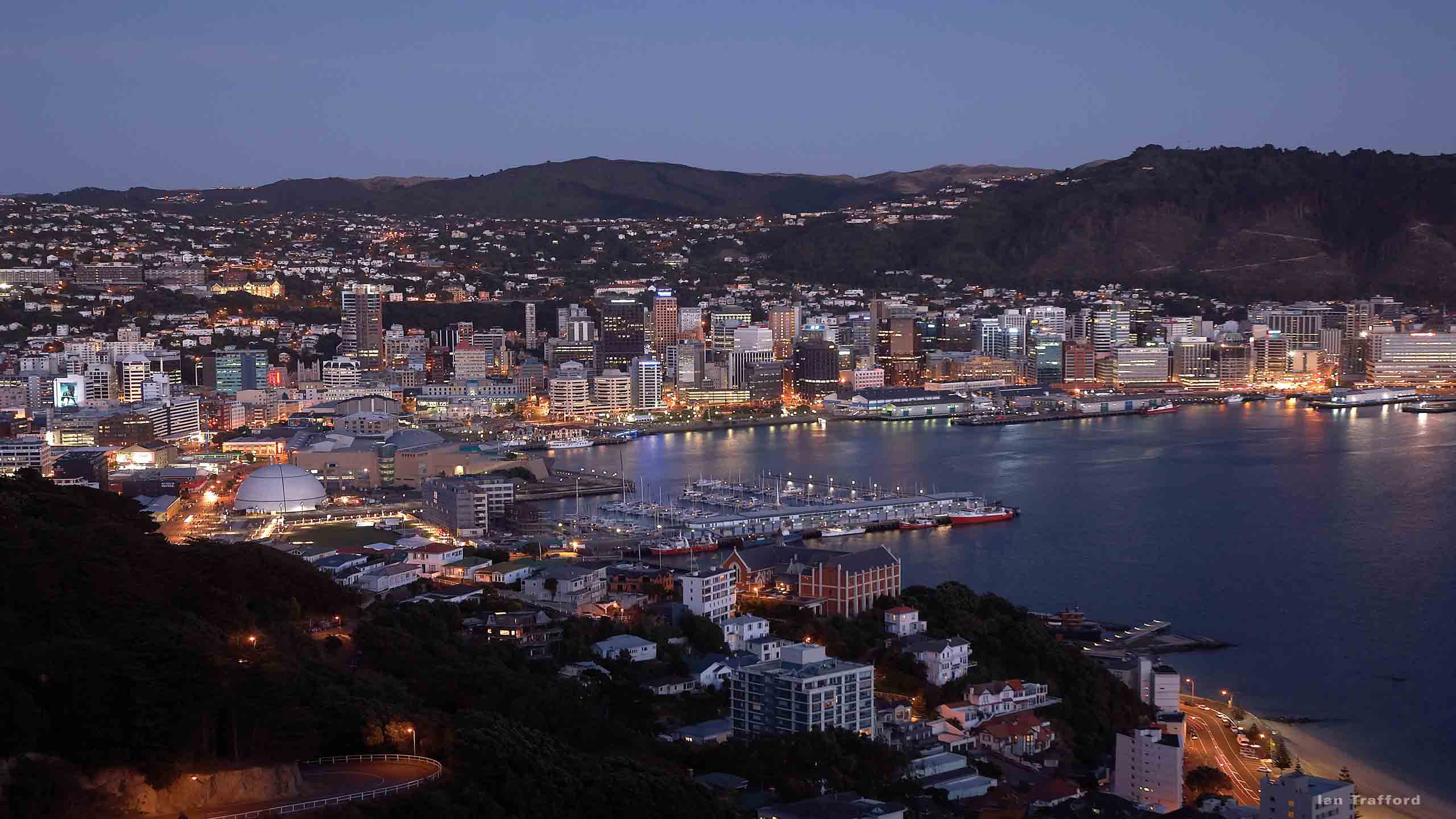 ohtel-wellington-new-zealand-wellington-at-night