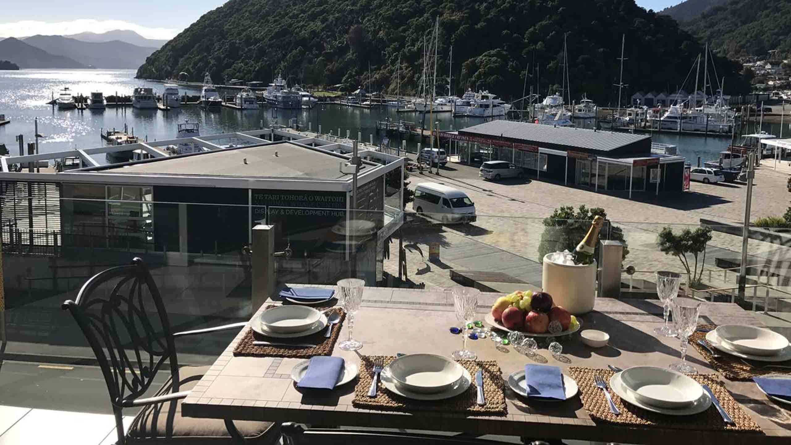 picton-waterfront-apartments-marlborough-new-zealand-alfresco-balcony