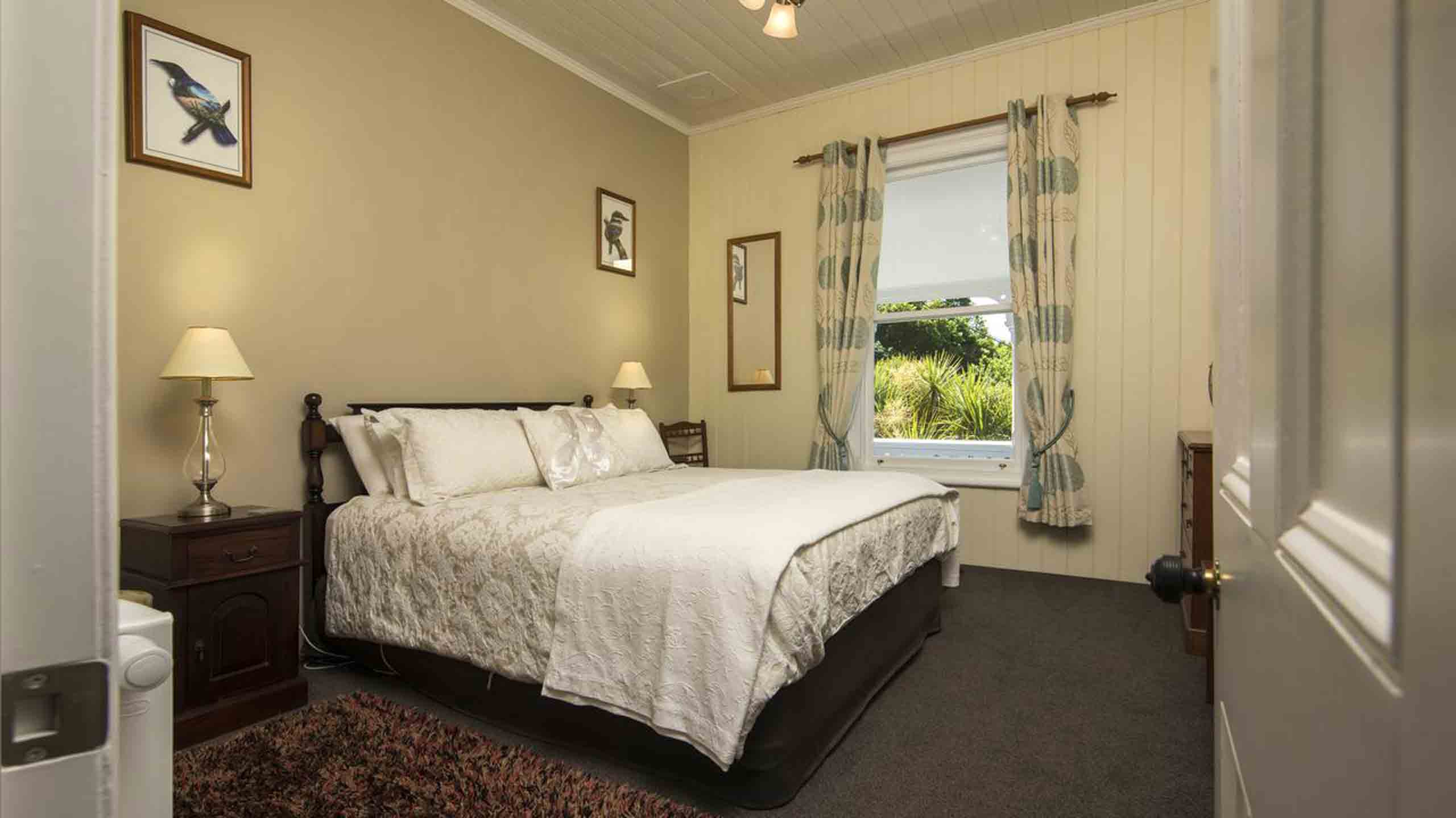 sennen-house-picton-marlborough-new-zealand-bed-bedroom