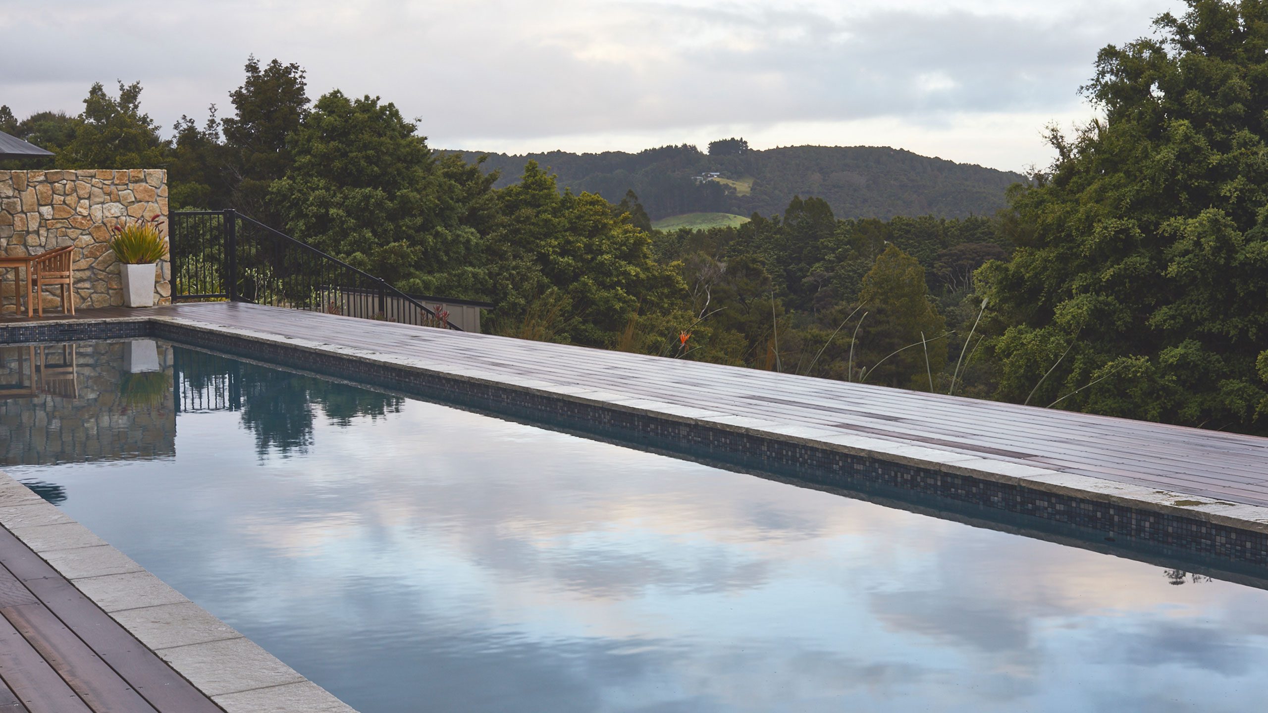 te-arai-lodge-auckland-new-zealand-pool