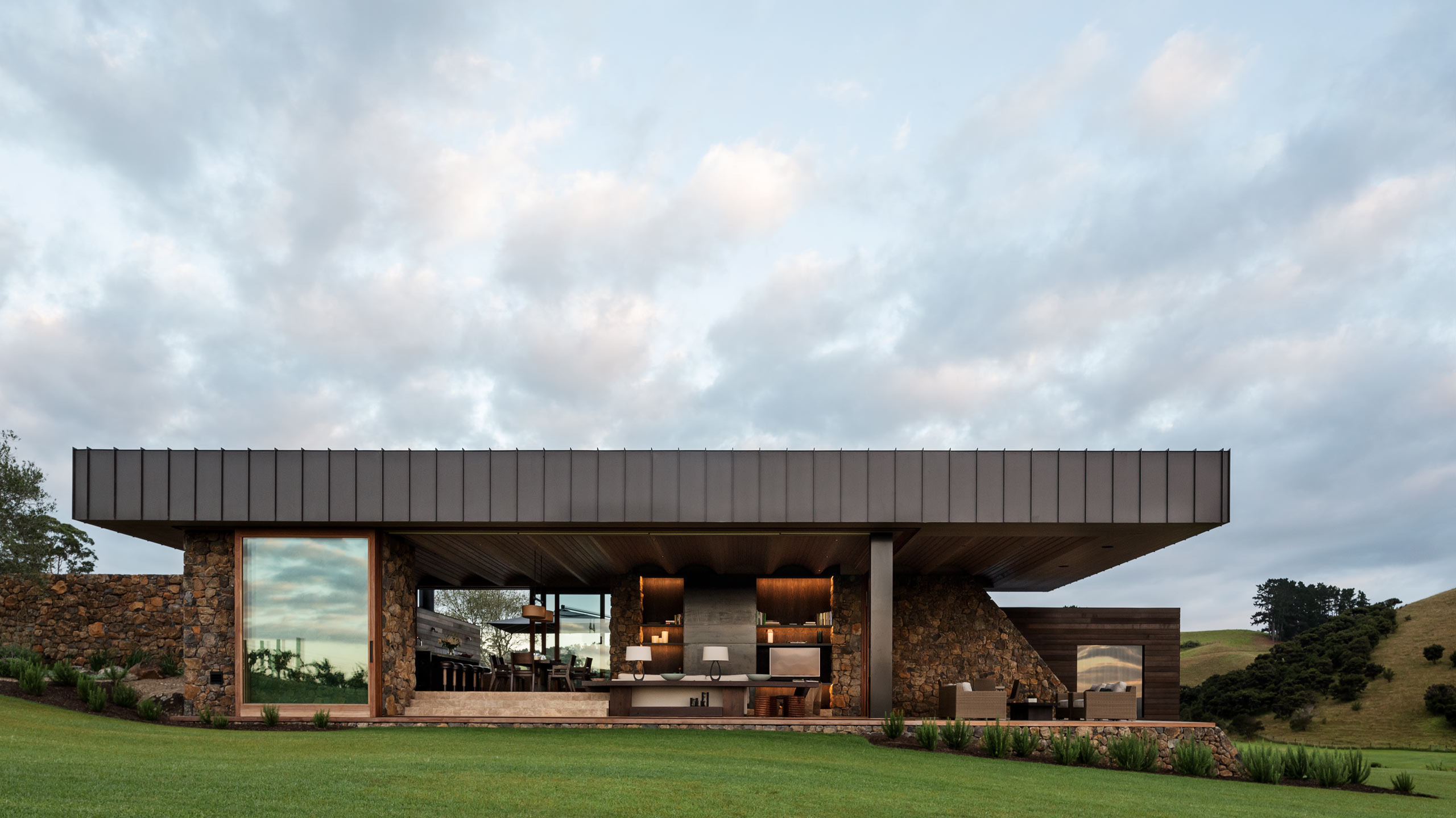 the-landing-bay-of-islands-new-zealand-vineyard-residence-exterior