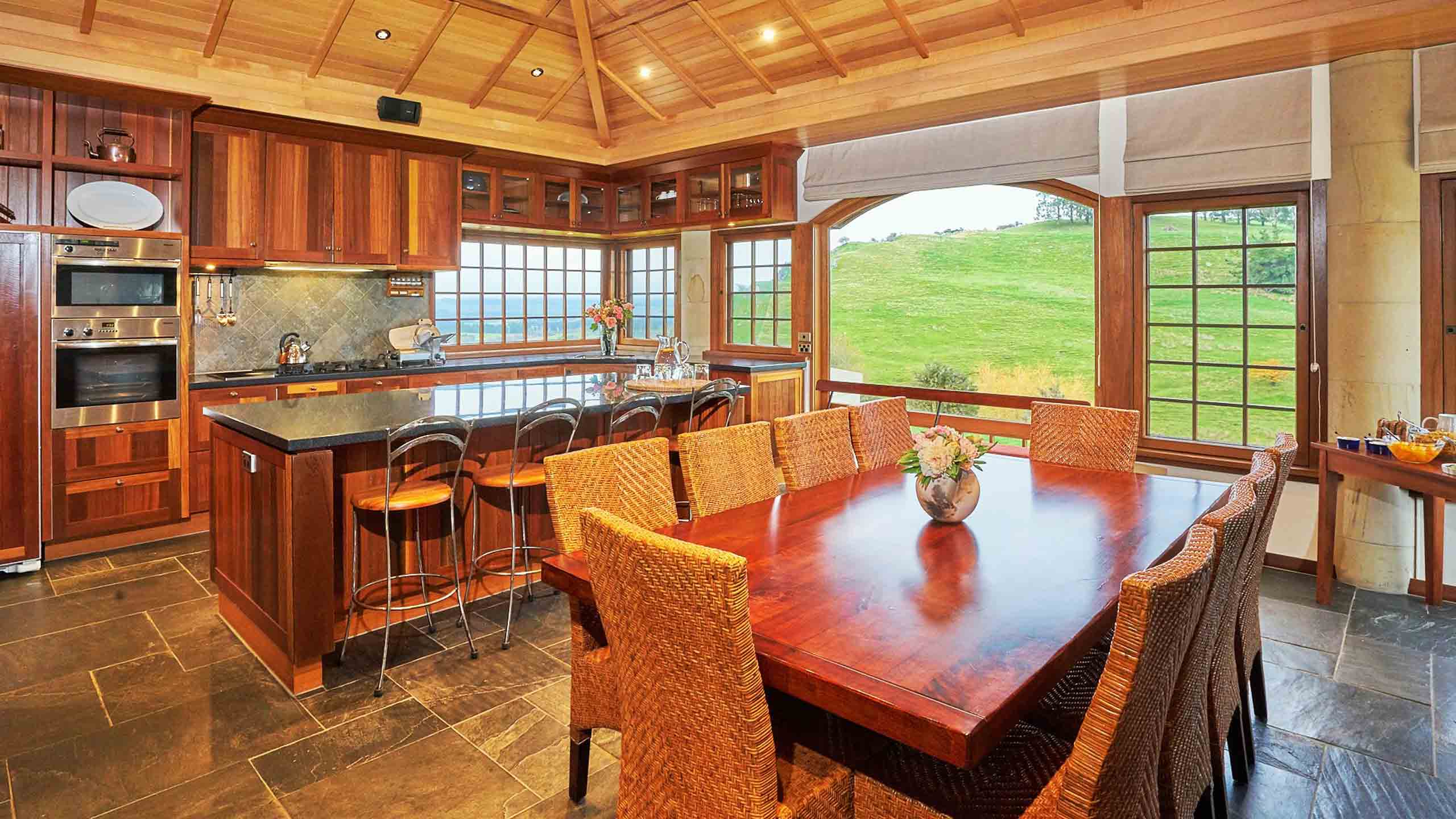 cabot-lodge-te-anau-new-zealand-dining-room