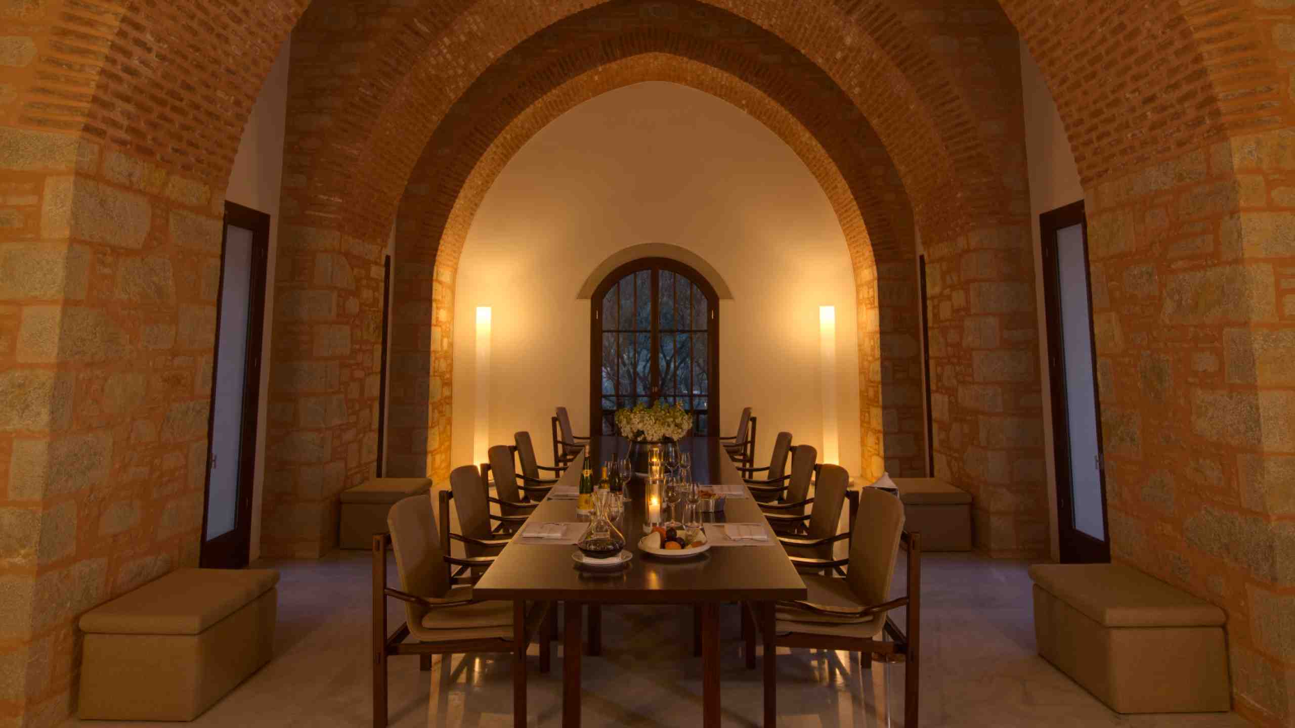 inside-dining-amanruya-turkey