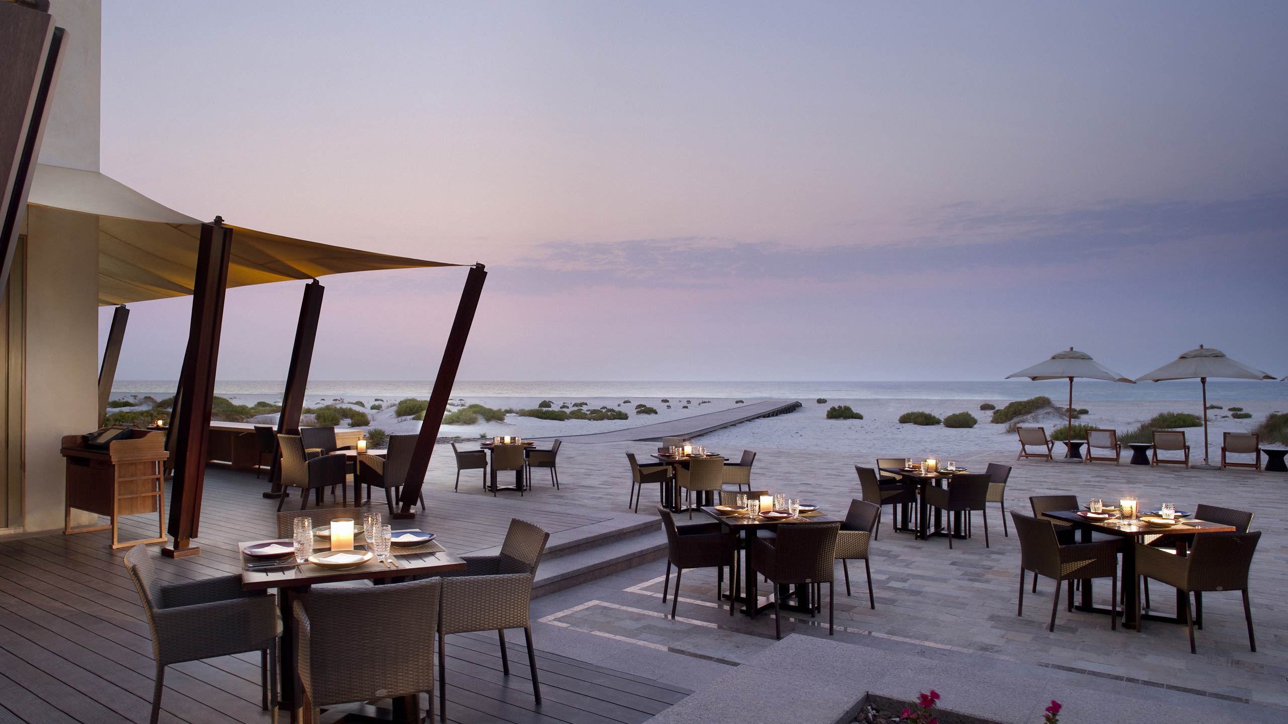 park-hyatt-abu-dhabi-hotel-and-villas-restaurant-sunset