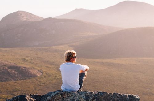 western-australia-cape-le-grand-national-park-frenchman-peak-on-the-edge-summit