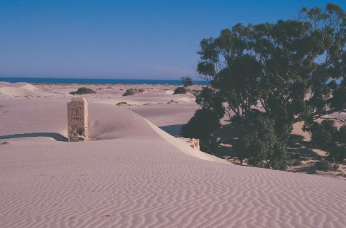 western-australia-nullarbor-plain-eucla-telegraph-station-sand-dunes-sinking-building-history-landmark