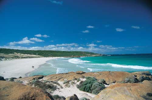 western-australia-walking-along-redgate-beach