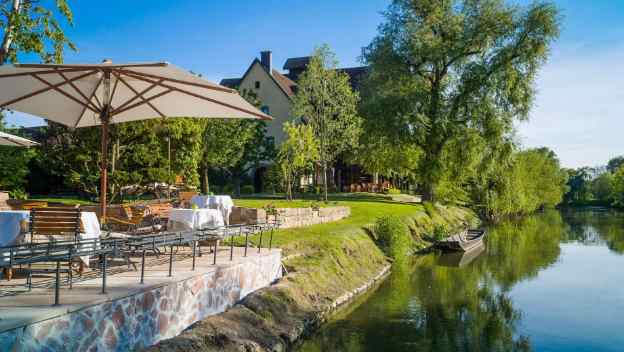 hôtel-des-berges-alsace-france-riverfront-dining