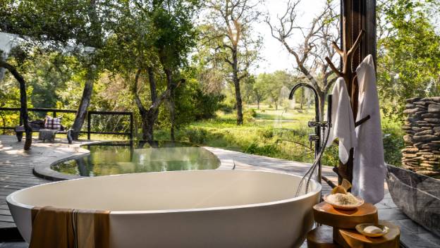 singita-boulders-sabi-sand-private-game-reserve-kruger-national-park-south-africa-outdoor-bathtub