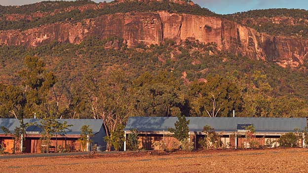 mt-mulligan-lodge-cairns-queensland-luxury-exterior-mountains