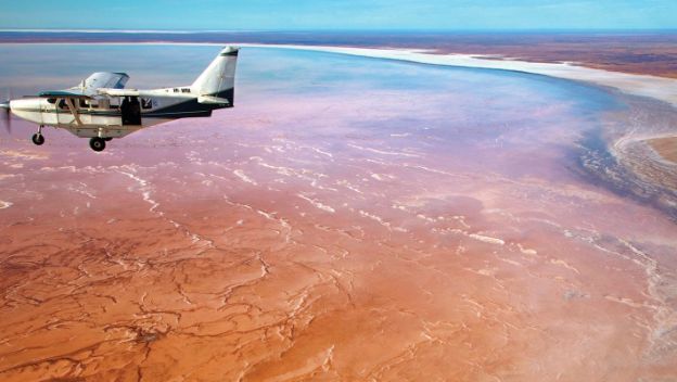 lake-eyre-south-australia-scenic-flight-pink-lake