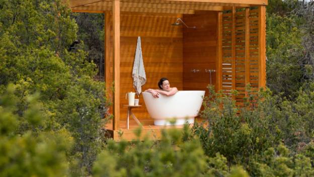 friendly-beaches-lodge-tasmania-australia