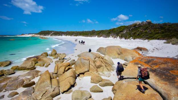 bay-of-fires-lodge-walk-hikers-tasmania-australia