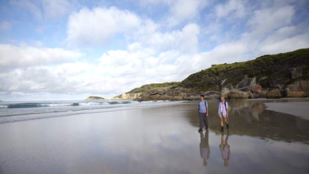 wilson-prom-squeaky-beach-victoria-australia-hikers