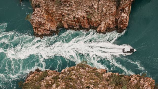 horizontal-falls-western-australia-boat