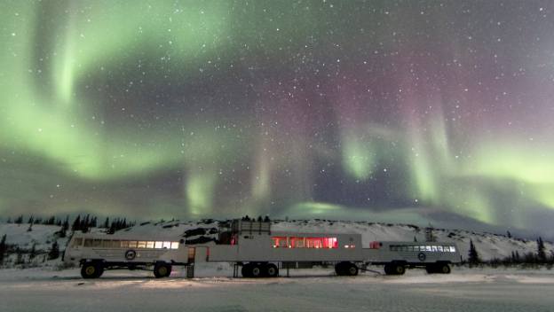 churchill-manitoba-canada-northern-lights-tundra-buggy