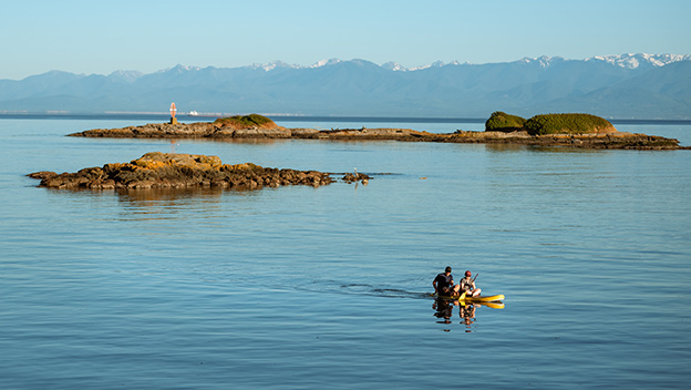 summer-kayaking-canada